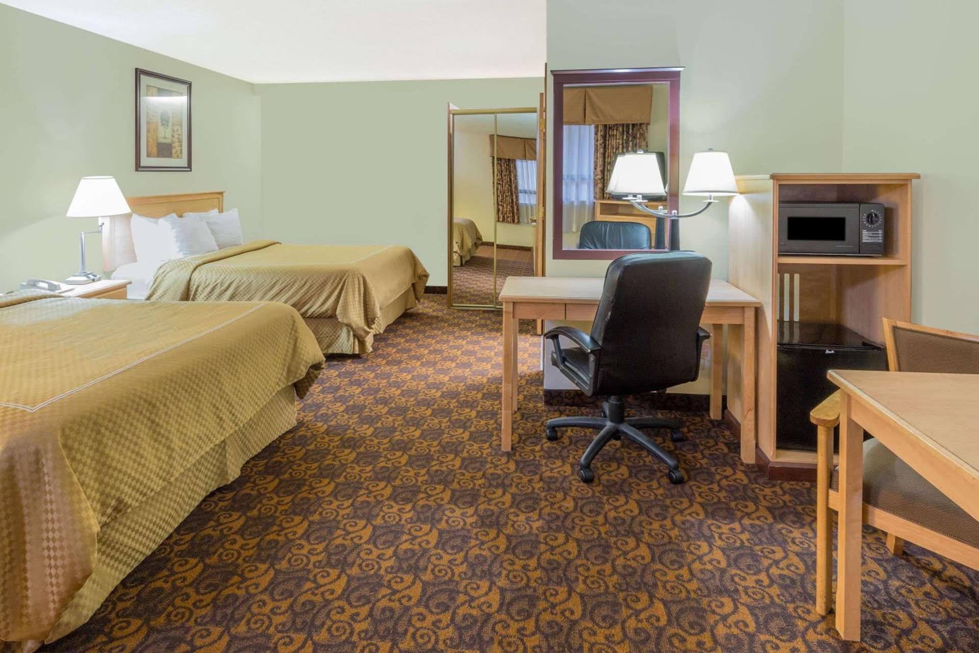 Days Inn by Wyndham Black Bear gallery photo in Salem, OR — image 12