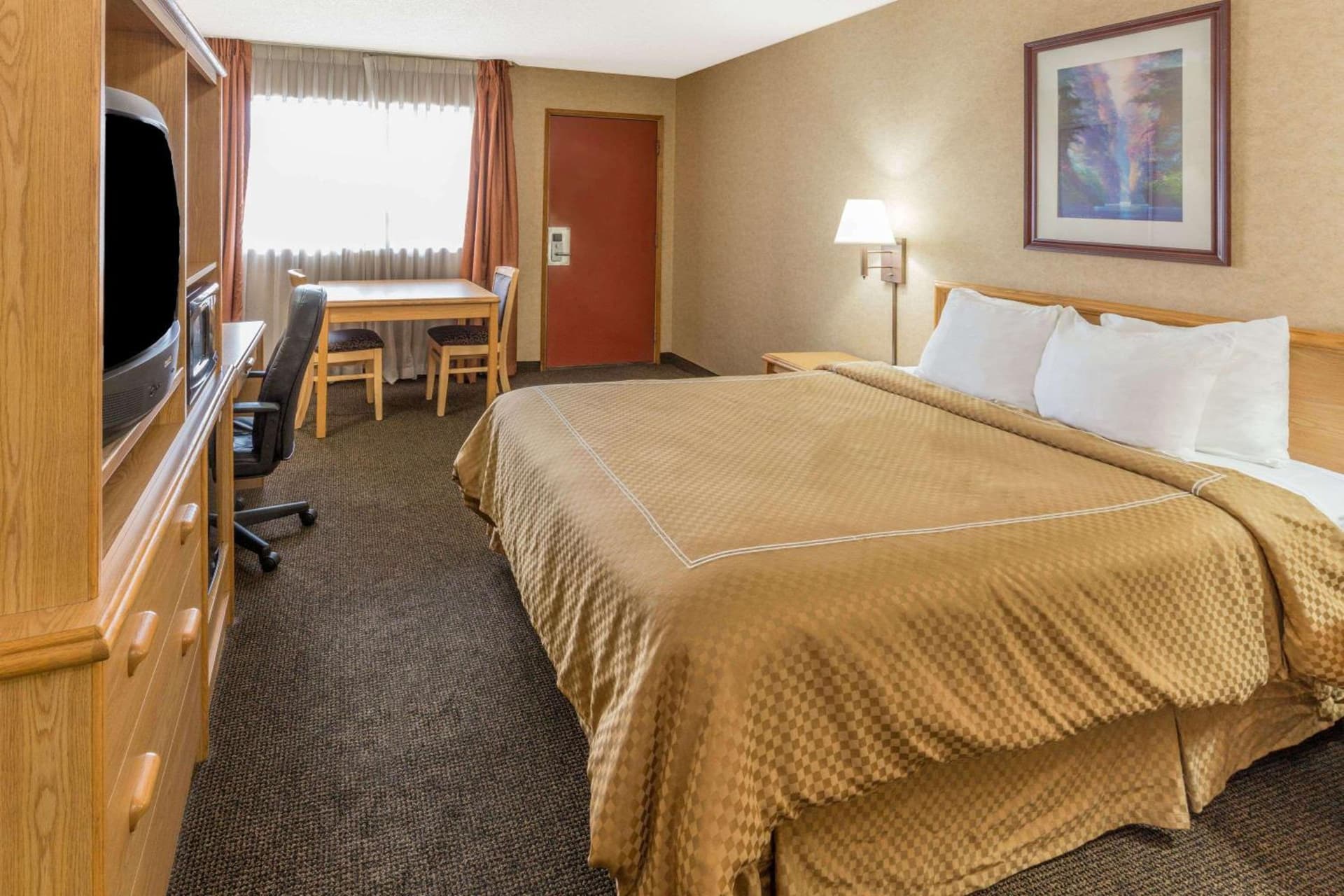 Days Inn by Wyndham Black Bear interior in Salem, OR — gallery photo 2