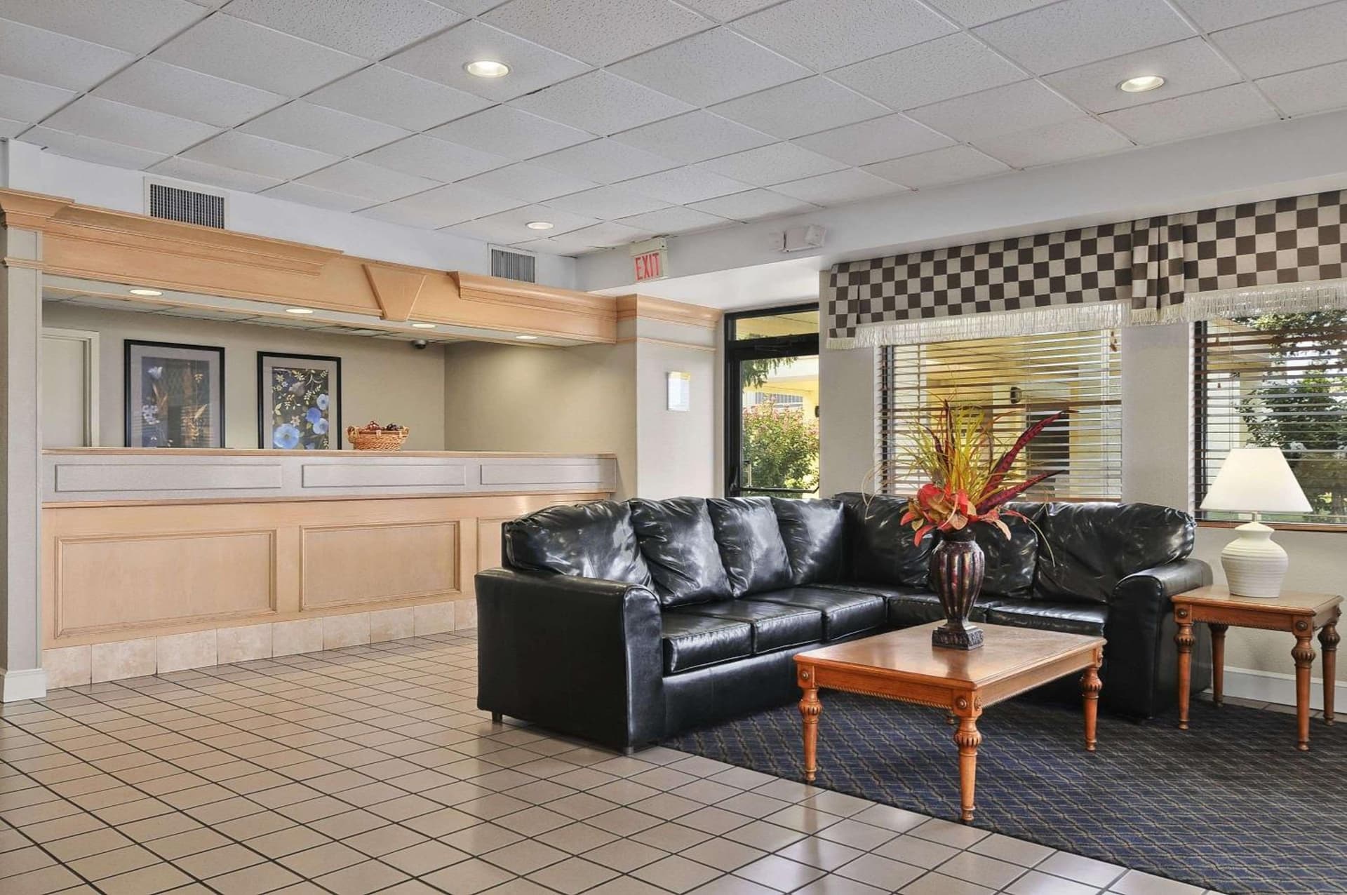 Crown Inn interior in Forrest City, AR — gallery photo 2