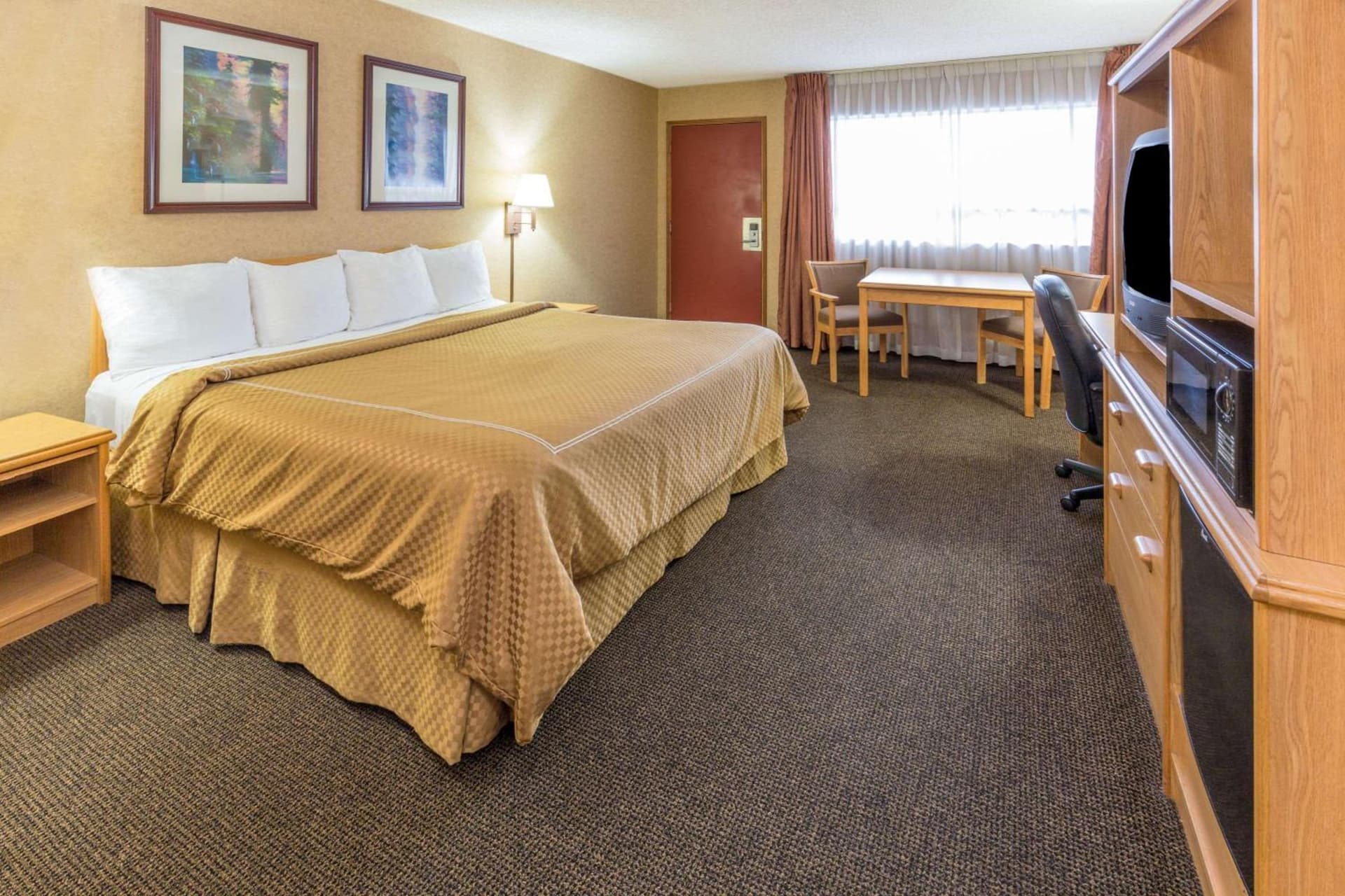 Days Inn by Wyndham Black Bear gallery photo in Salem, OR — image 11