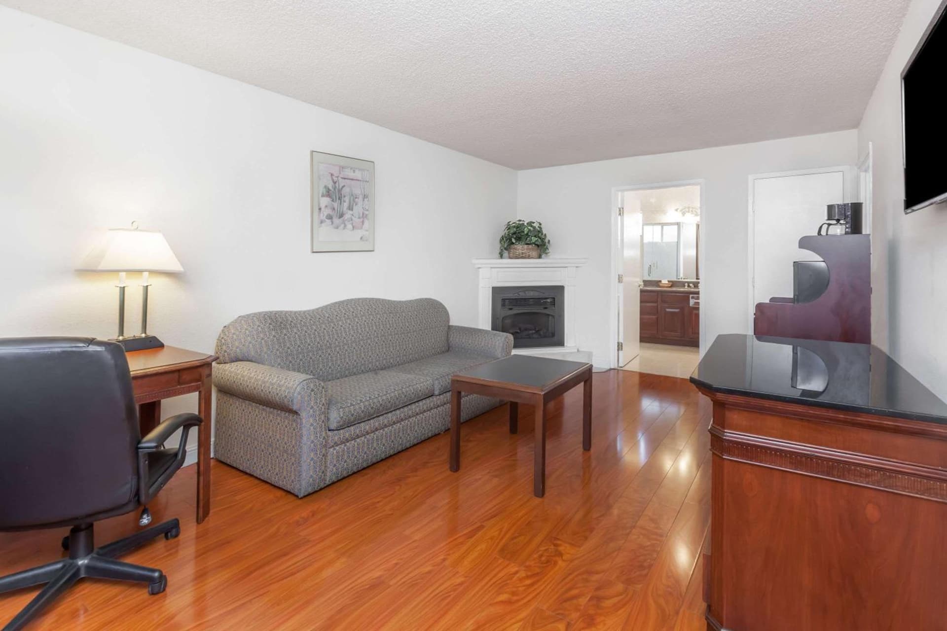Days Inn & Suites by Wyndham Sunnyvale gallery photo in Sunnyvale, CA — image 11