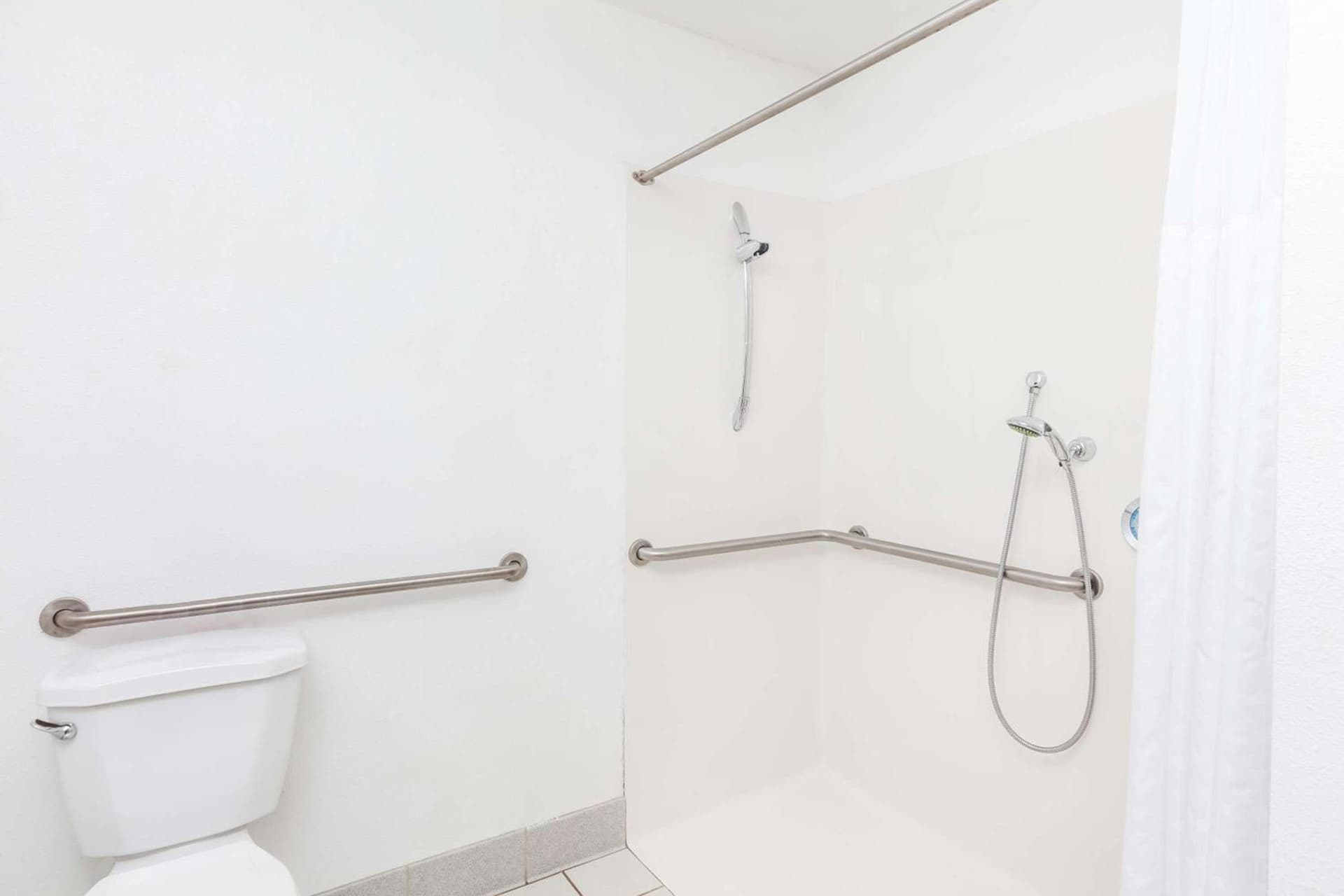 Days Inn & Suites by Wyndham Sunnyvale gallery photo in Sunnyvale, CA — image 14