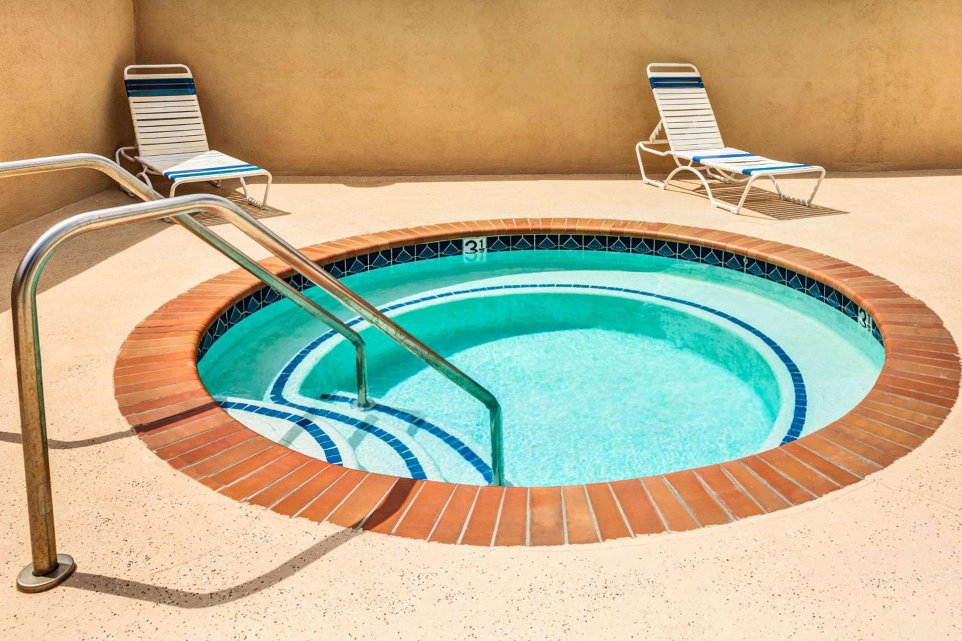 Days Inn & Suites by Wyndham Fullerton gallery photo in Fullerton, CA — image 13