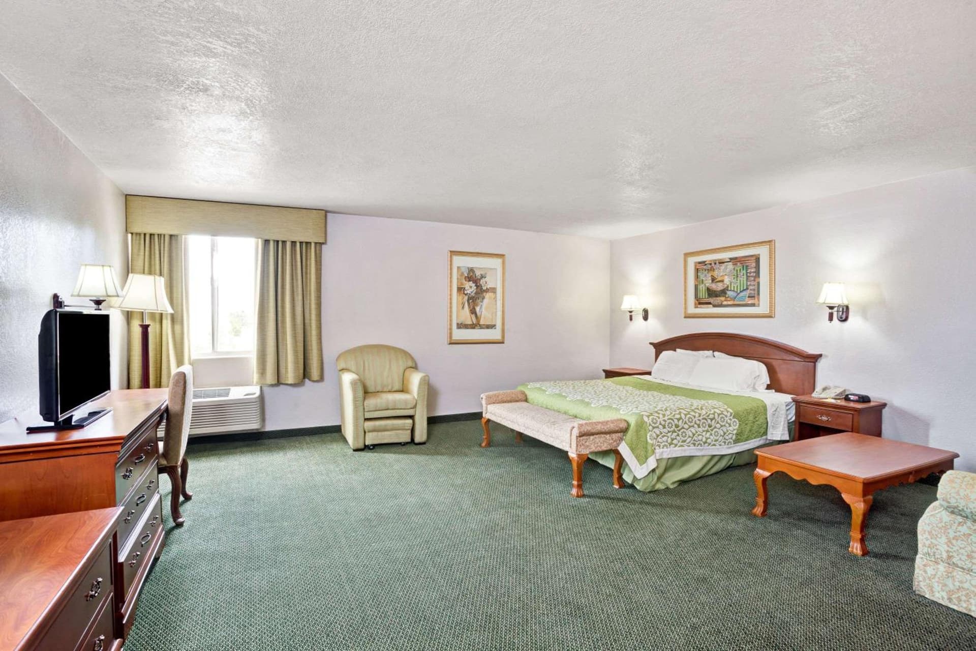 Days Inn & Suites by Wyndham Fullerton gallery photo in Fullerton, CA — image 9