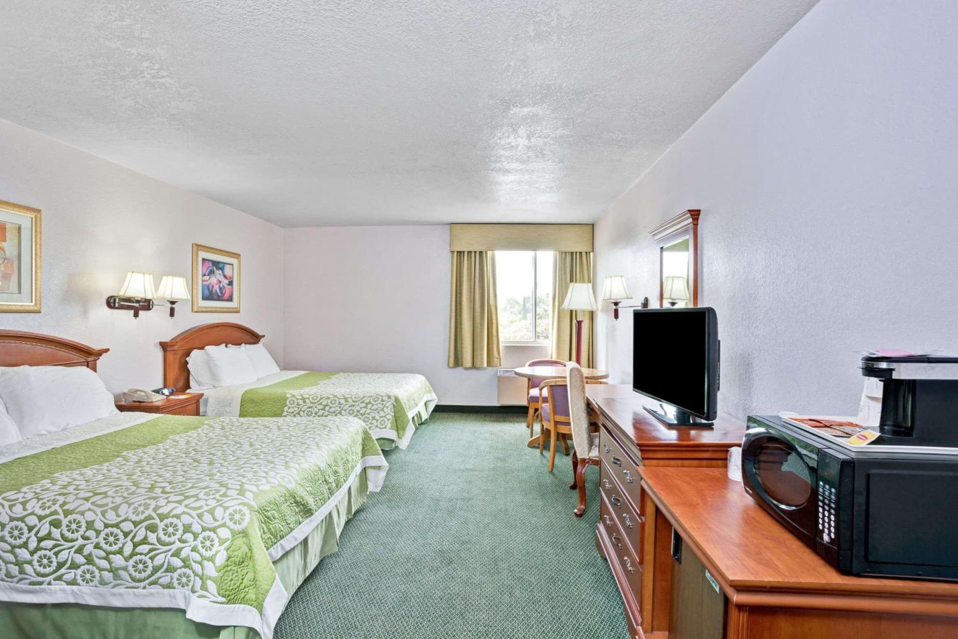 Days Inn & Suites by Wyndham Fullerton gallery photo in Fullerton, CA — image 20