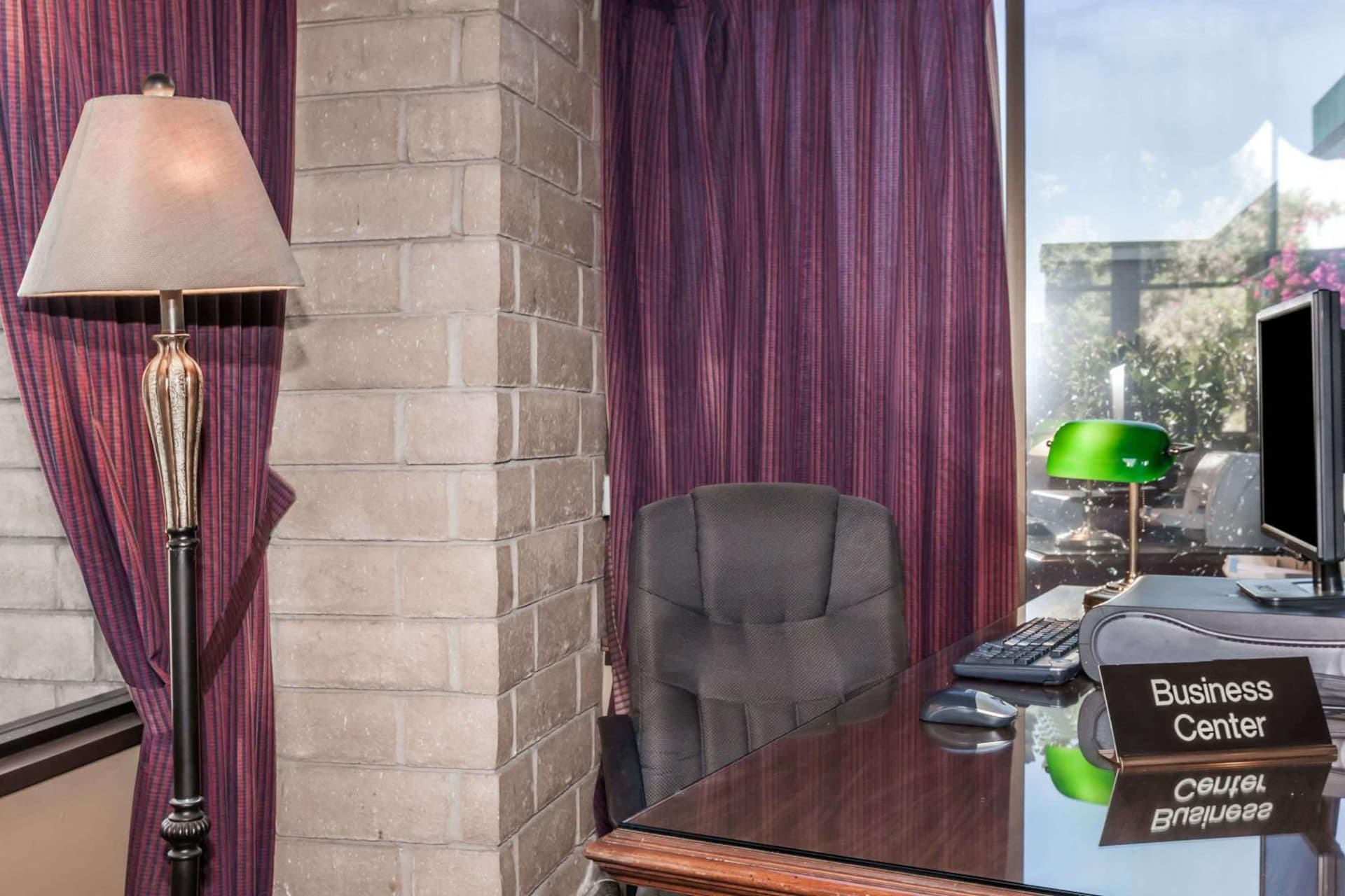 Days Inn & Suites by Wyndham Sunnyvale gallery photo in Sunnyvale, CA — image 13