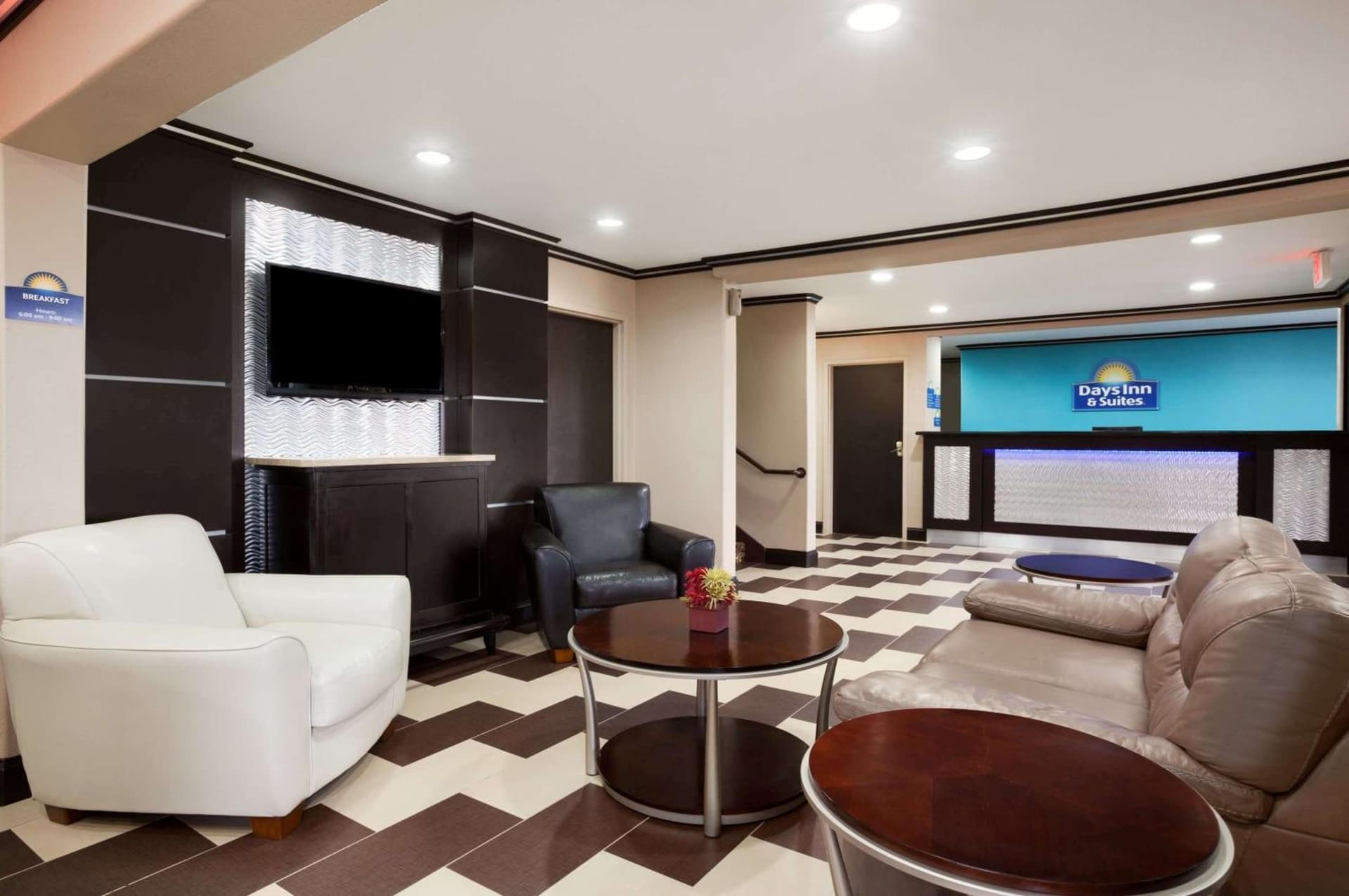 Days Inn & Suites by Wyndham Conroe North property views in Conroe, TX — gallery photo 3