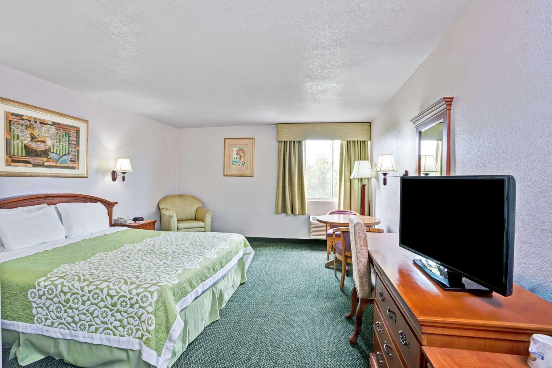 Days Inn & Suites by Wyndham Fullerton gallery photo in Fullerton, CA — image 22