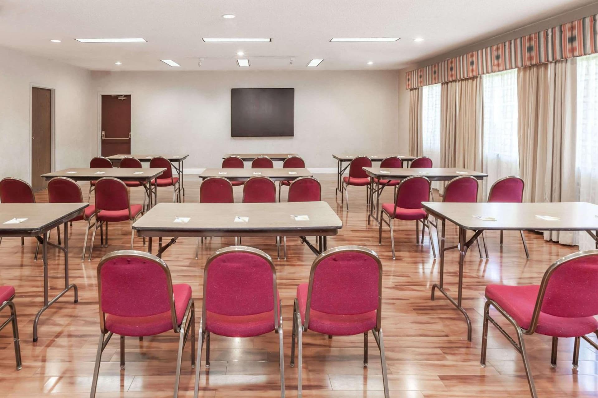 Days Inn & Suites by Wyndham Sunnyvale gallery photo in Sunnyvale, CA — image 5