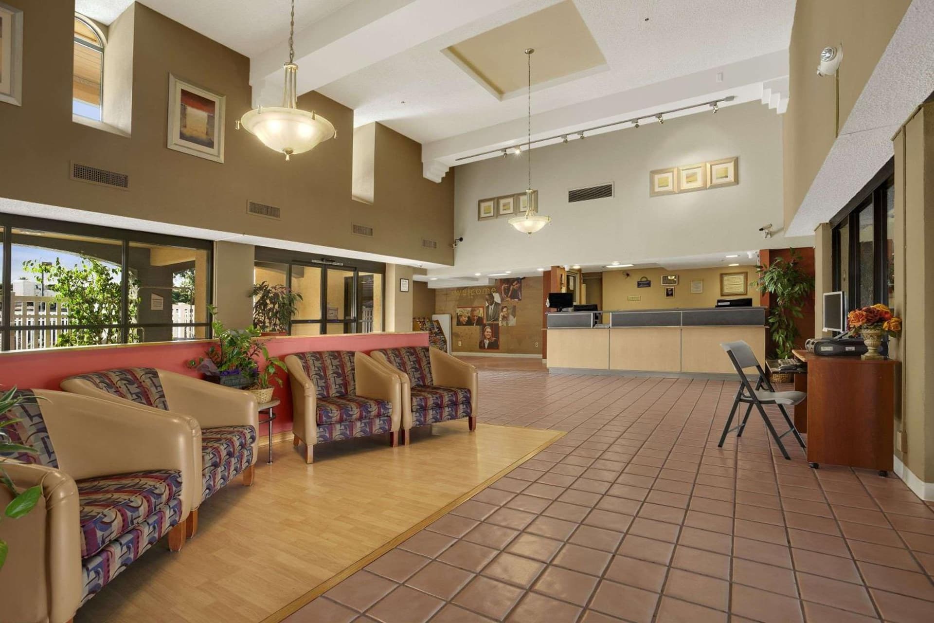 Days Inn by Wyndham Buena Park Anaheim interior in Buena Park, CA — gallery photo 2