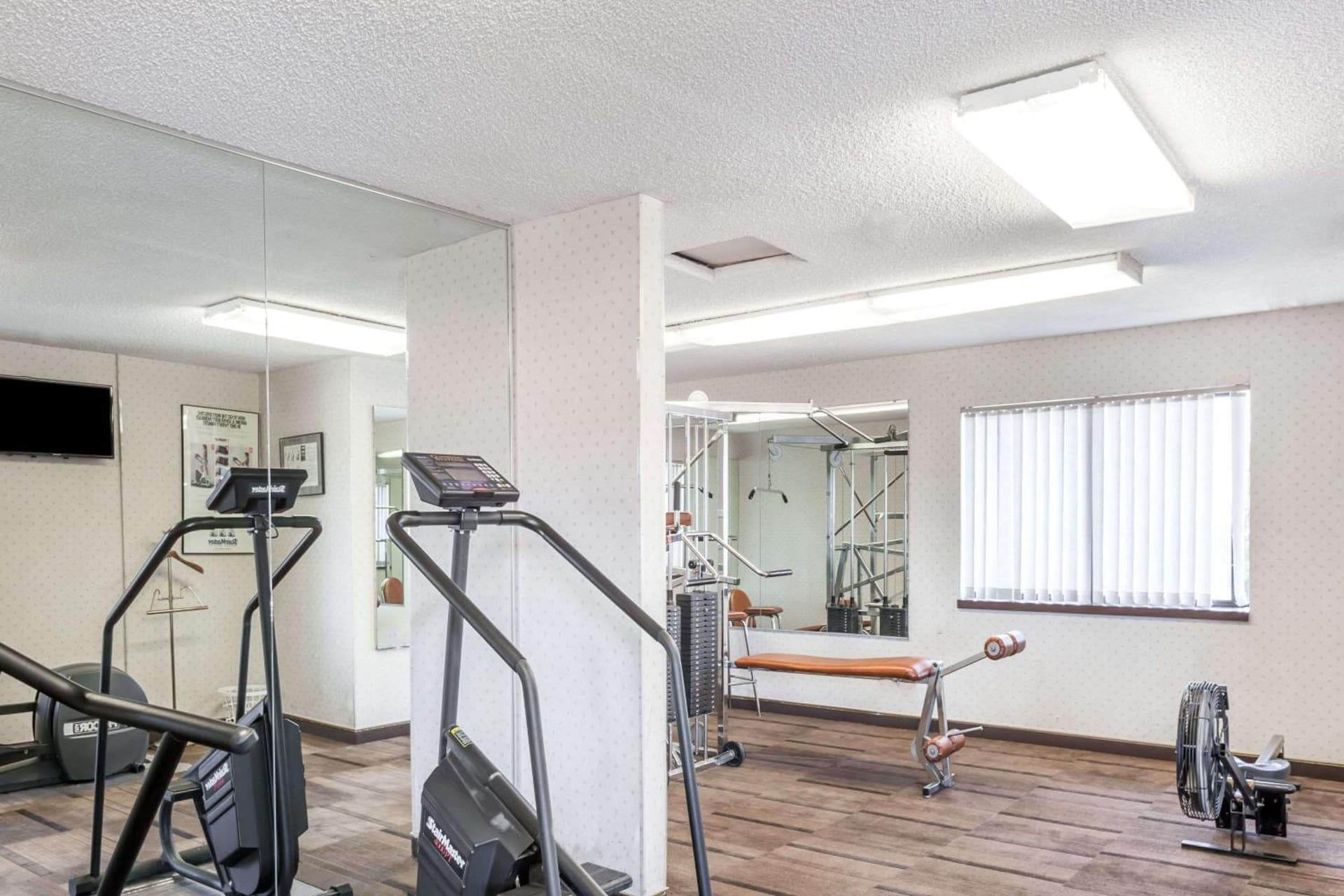 Days Inn & Suites by Wyndham Sunnyvale gallery photo in Sunnyvale, CA — image 25