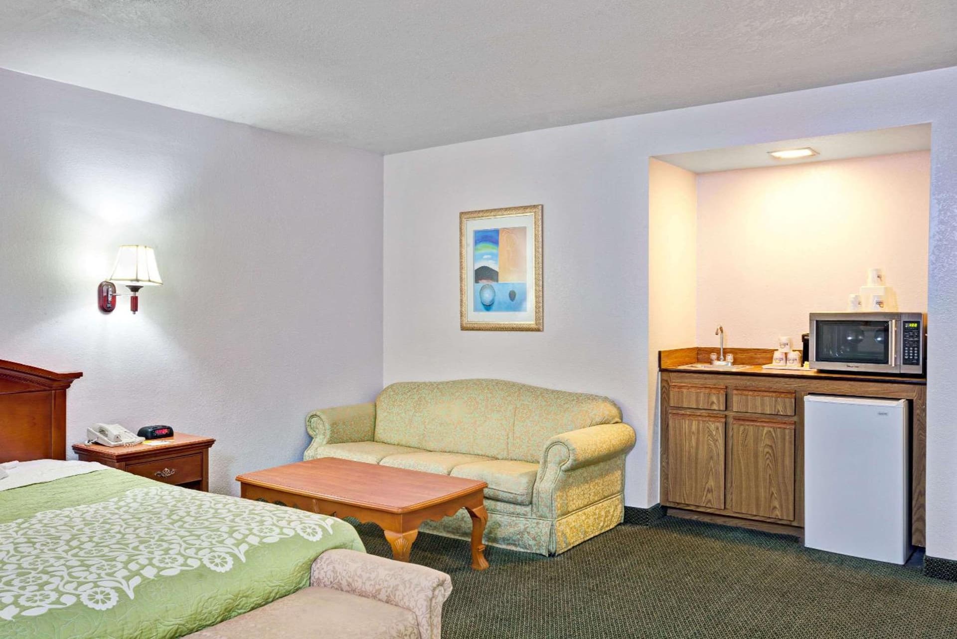 Days Inn & Suites by Wyndham Fullerton gallery photo in Fullerton, CA — image 17