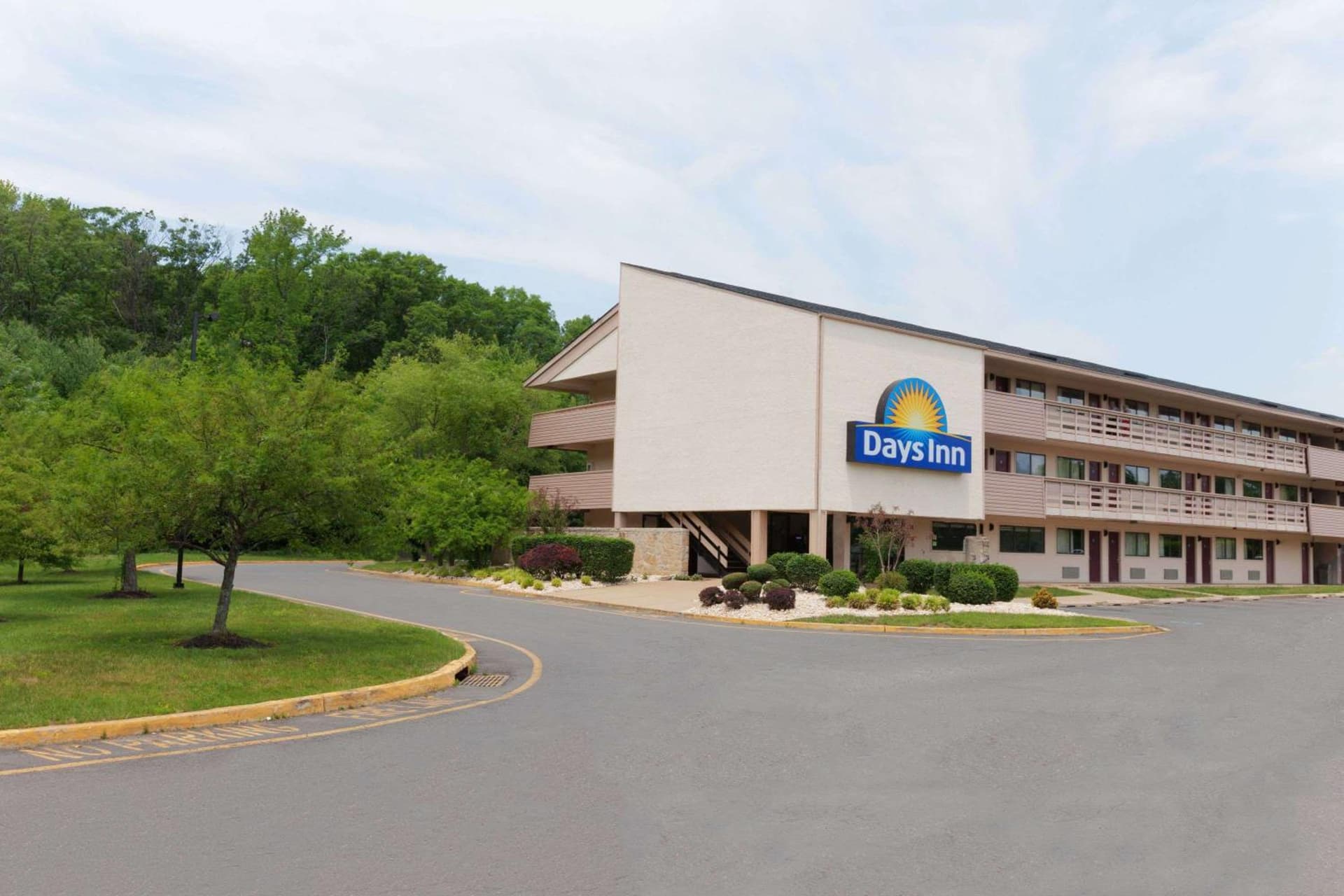 Days Inn by Wyndham Monmouth Junction-S Brunswick-Princeton interior in Monmouth Junction, NJ — gallery photo 2
