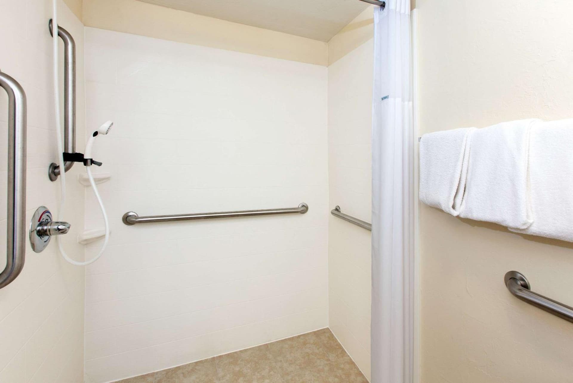 Days Inn by Wyndham Norman property views in Norman, OK — gallery photo 3