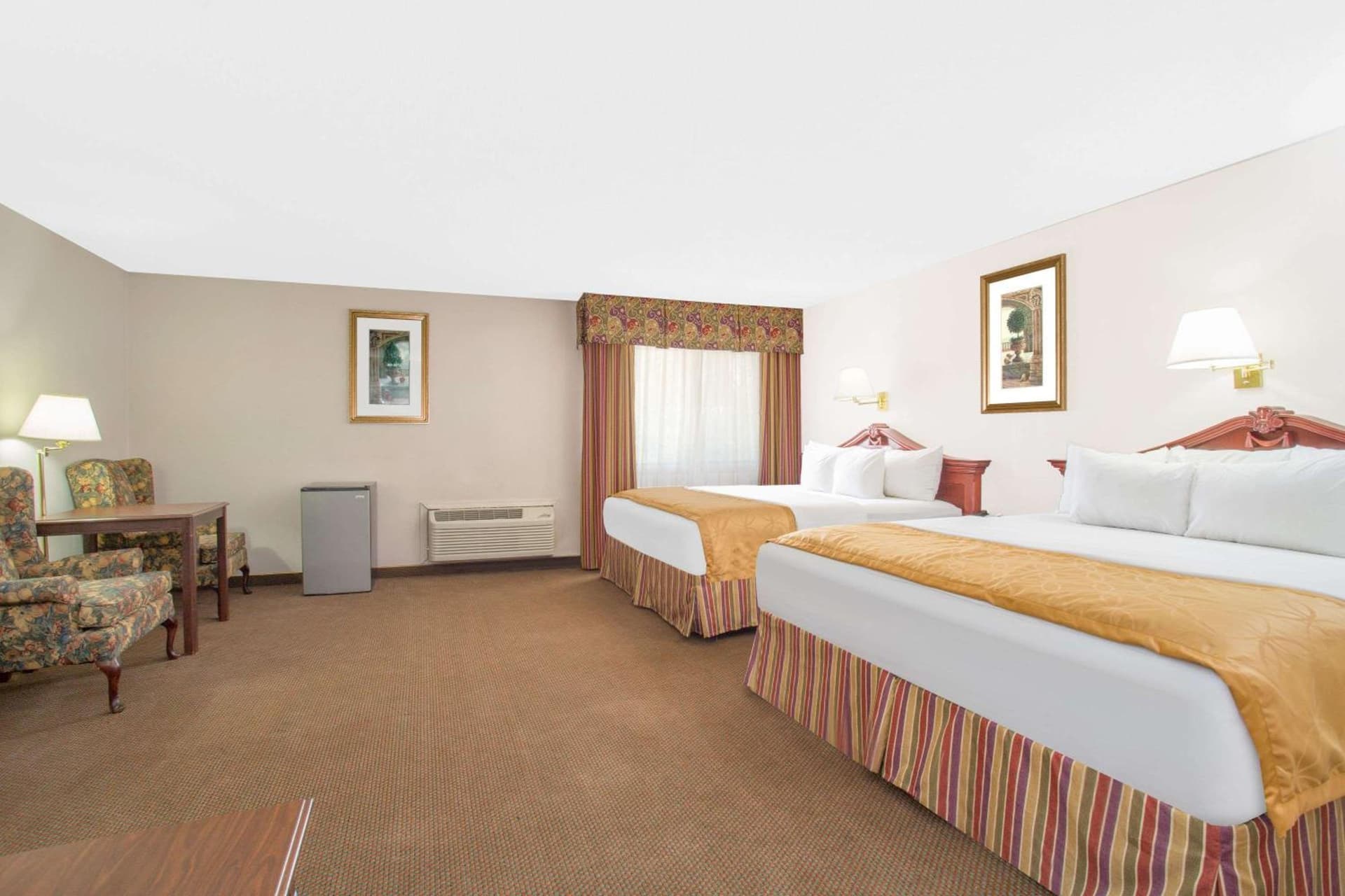 Days Inn & Suites by Wyndham Red Rock-Gallup interior in Gallup, NM — gallery photo 2