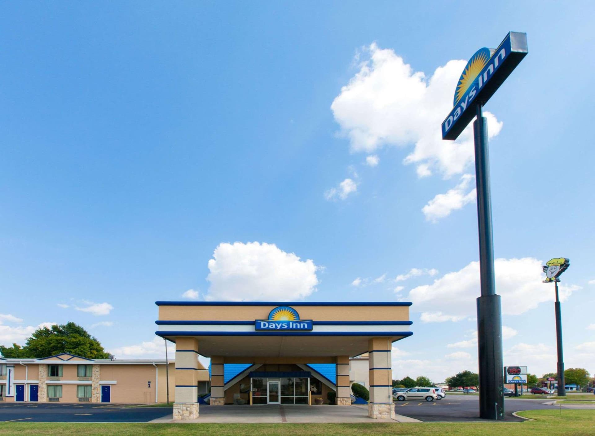 Days Inn by Wyndham Norman interior in Norman, OK — gallery photo 2