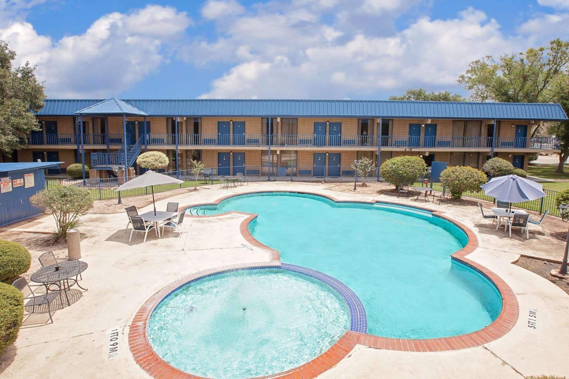 Days Inn by Wyndham Bay City property views in Bay City, TX — gallery photo 3