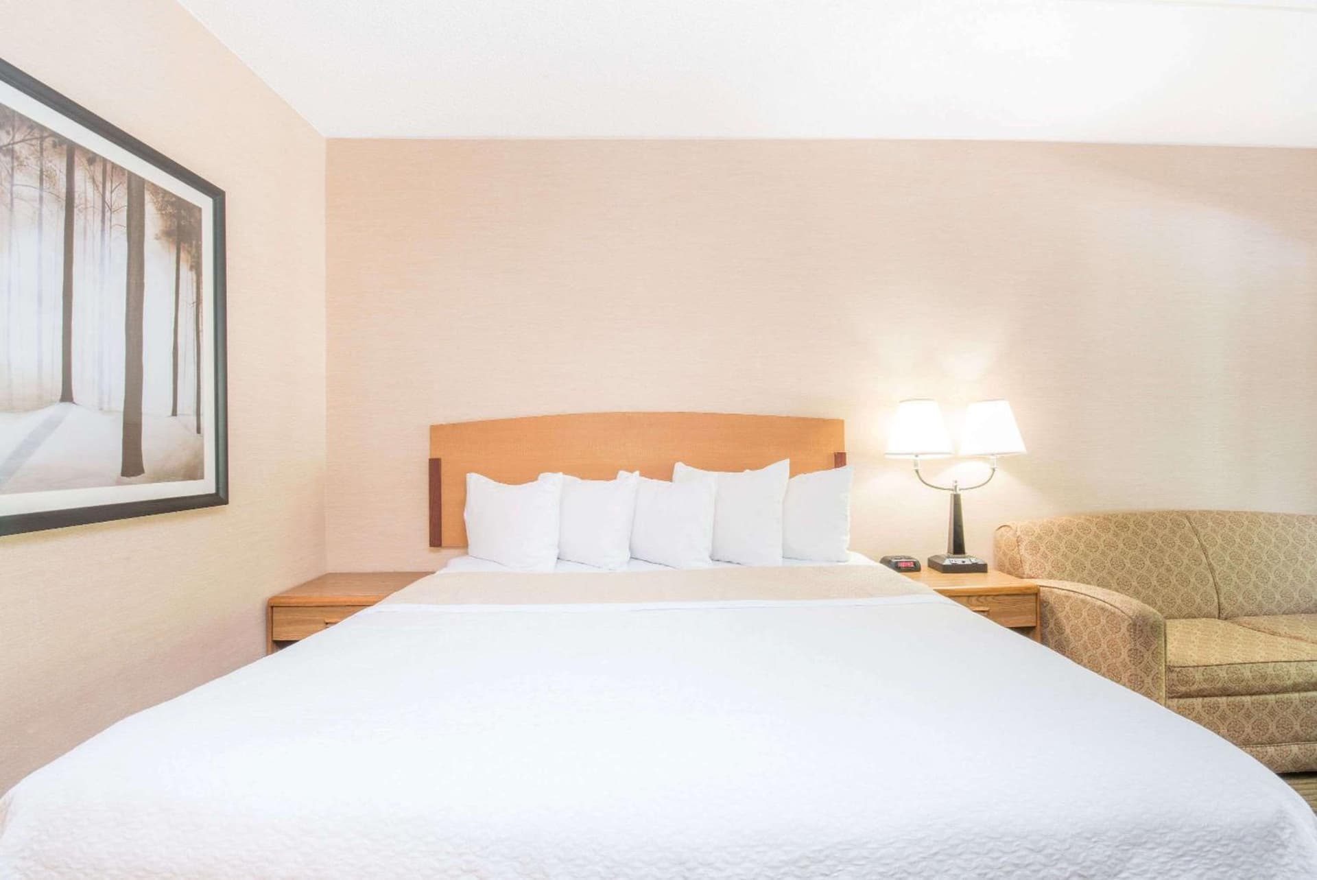 Days Inn by Wyndham Duluth Lakewalk gallery photo in Duluth, MN — image 28