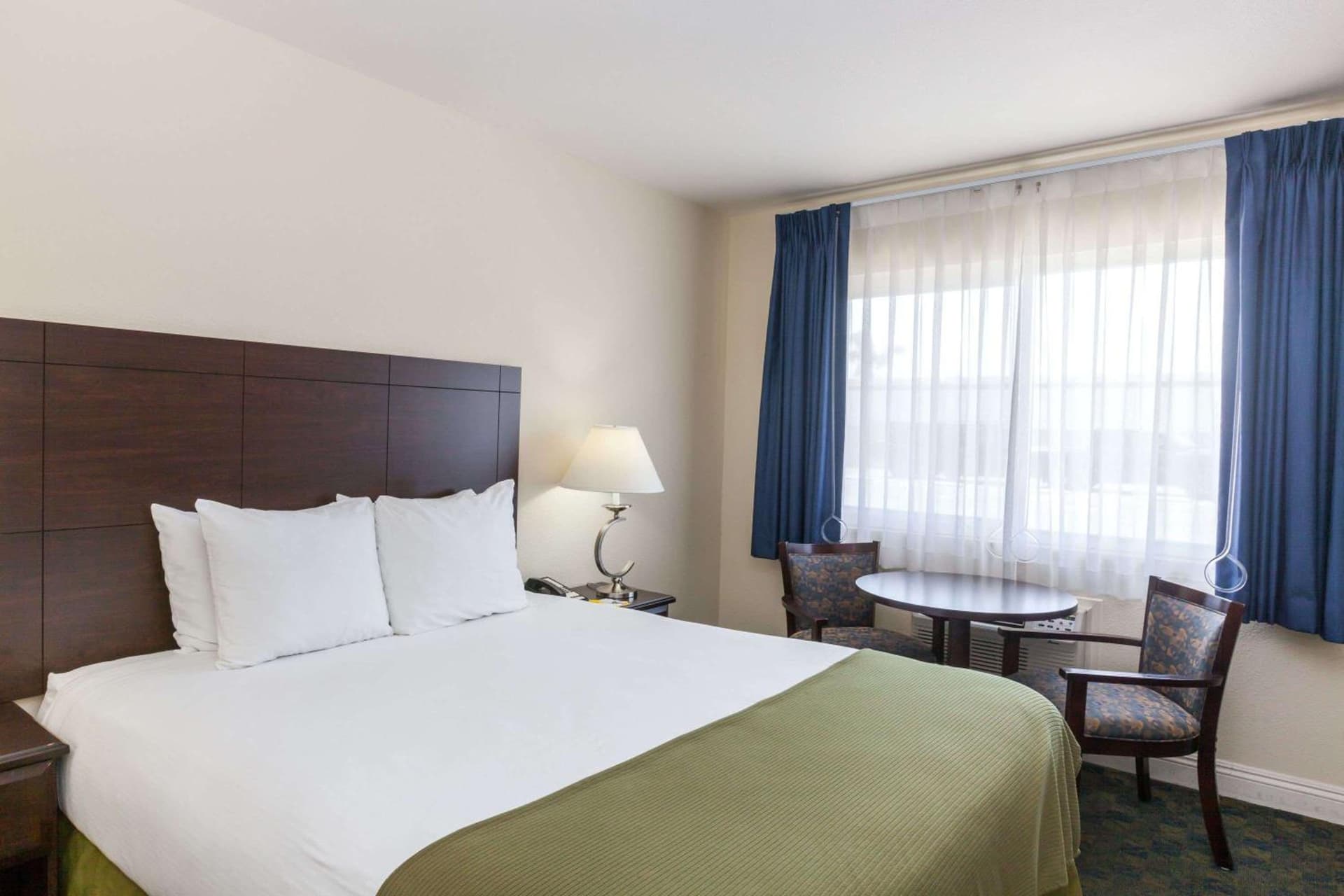 Days Inn by Wyndham Santa Maria interior in Santa Maria, CA — gallery photo 2