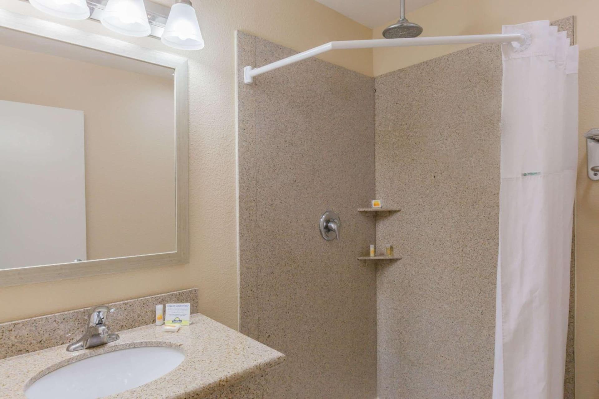 Days Inn by Wyndham Santa Maria gallery photo in Santa Maria, CA — image 7