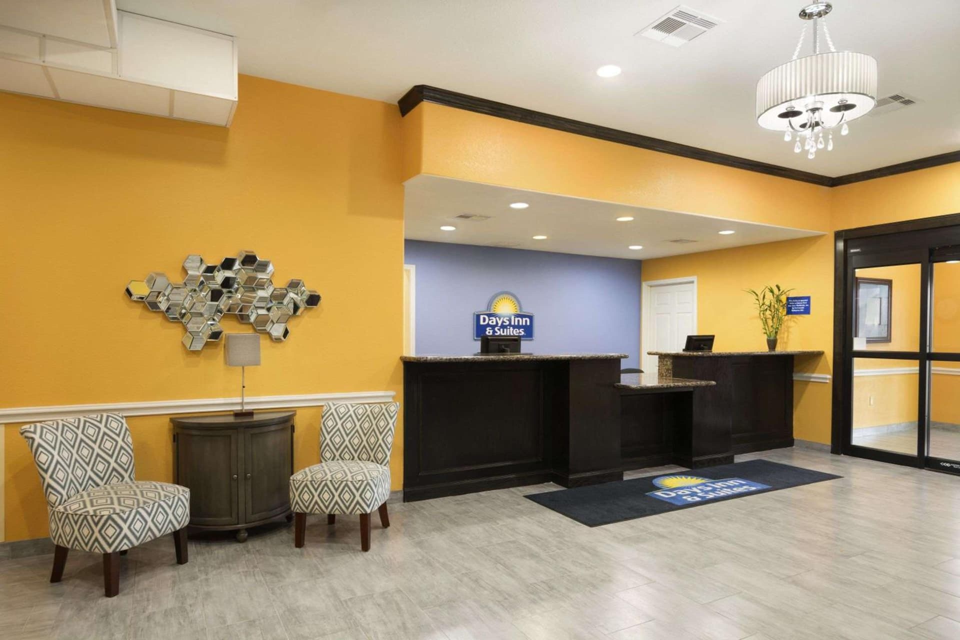 Days Inn & Suites by Wyndham Galveston West/Seawall property views in Galveston, TX — gallery photo 3