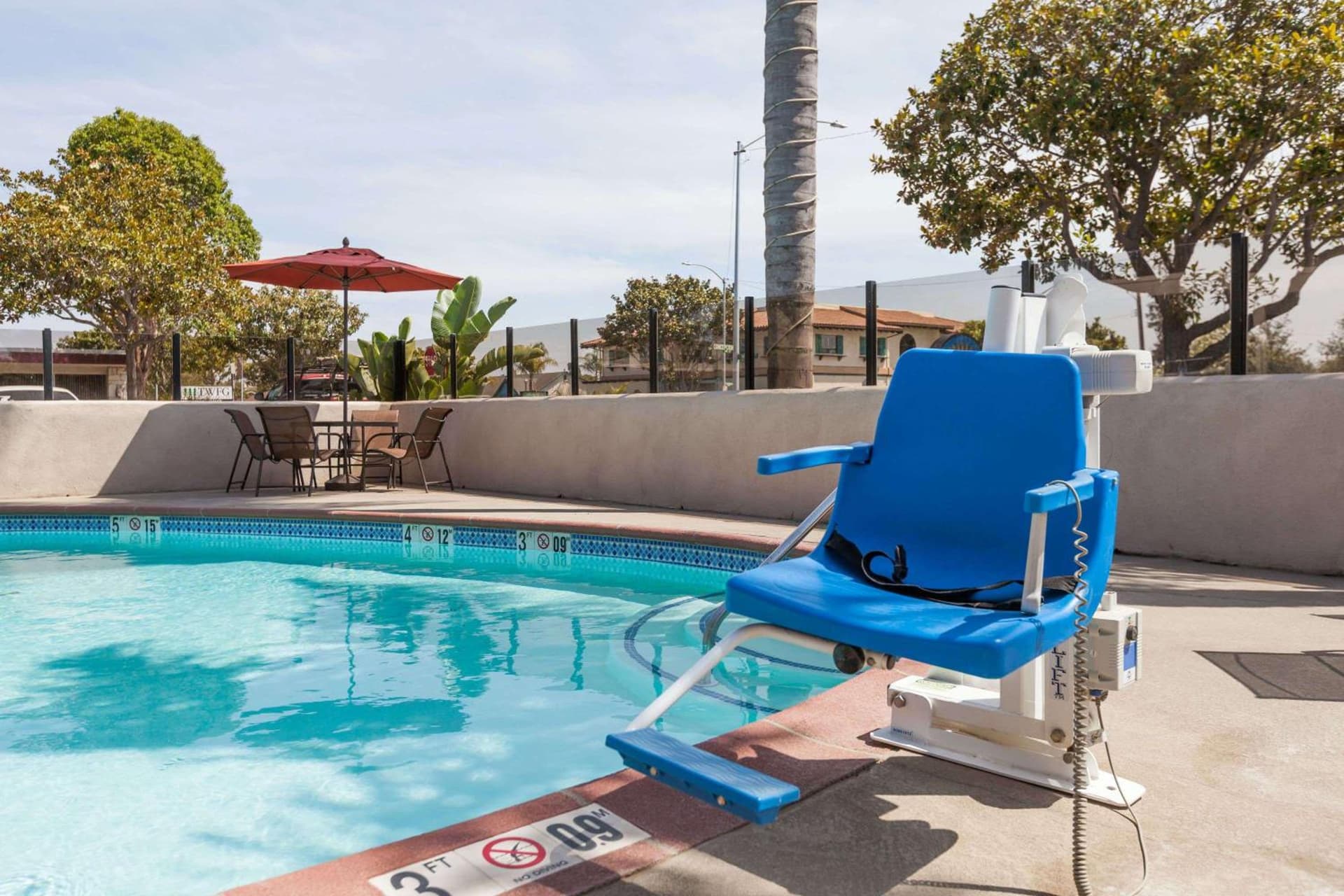 Days Inn by Wyndham Santa Maria interior in Santa Maria, CA — gallery photo 2