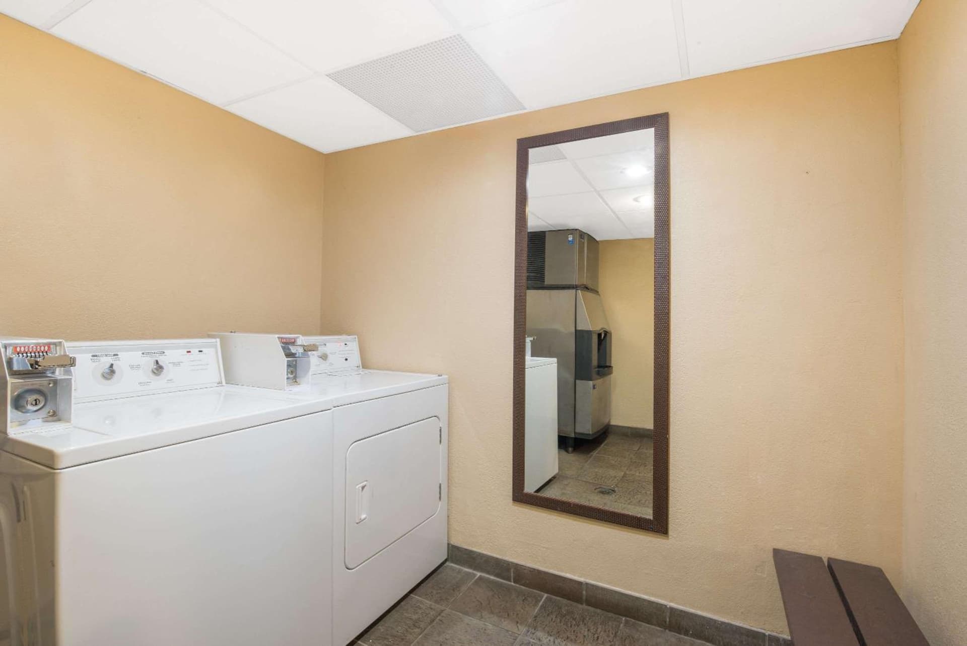 Days Inn by Wyndham Duluth Lakewalk gallery photo in Duluth, MN — image 29