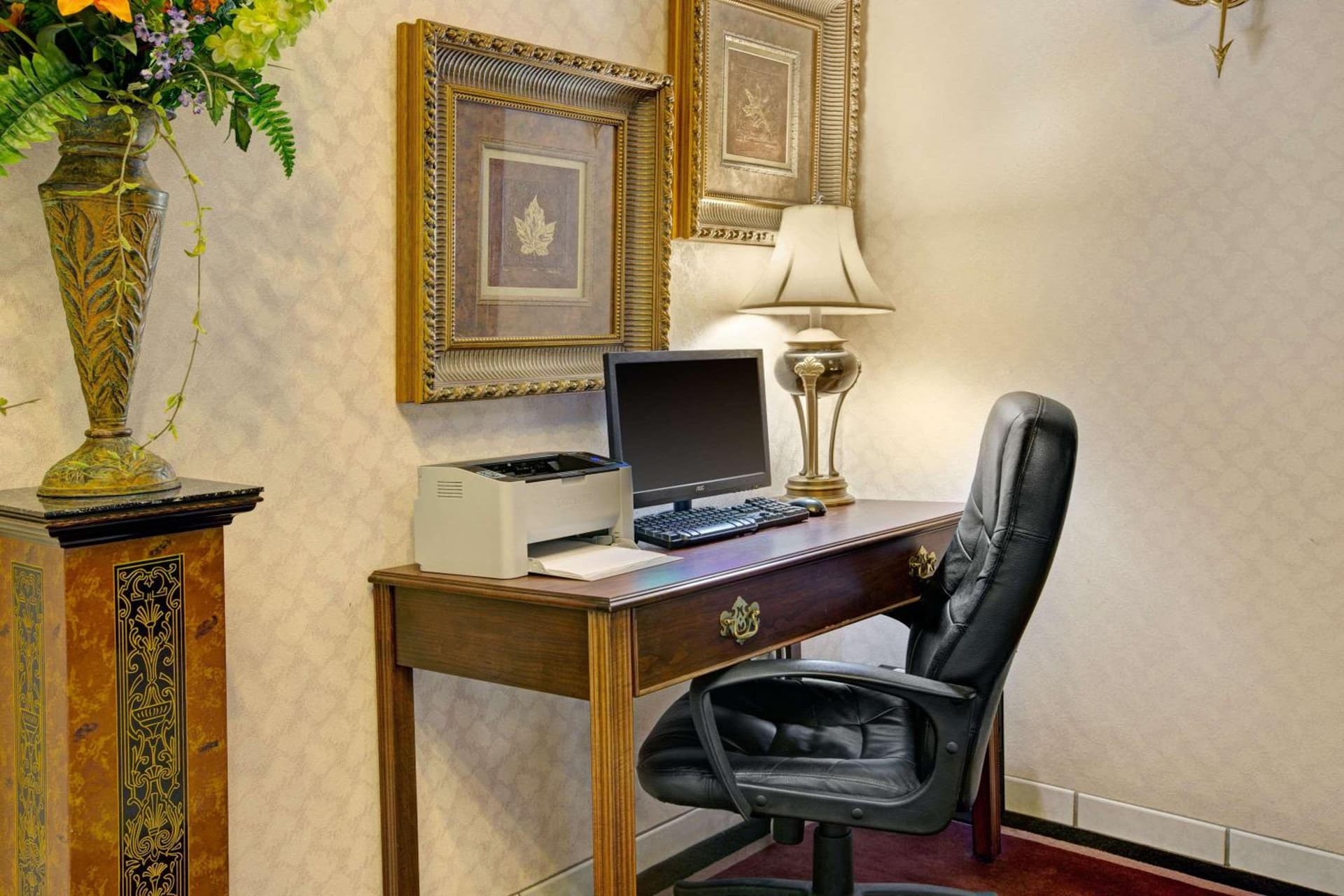 Days Inn & Suites by Wyndham Hickory gallery photo in Hickory, NC — image 4
