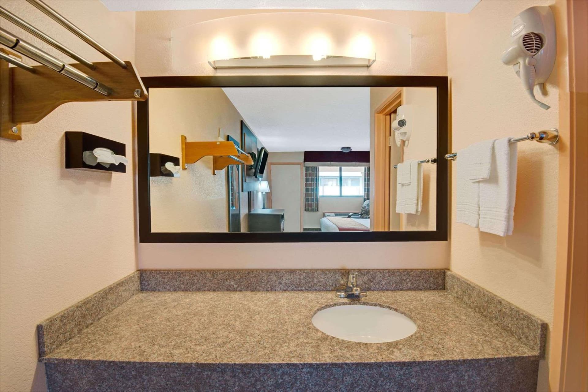 Days Inn by Wyndham Independence gallery photo in Independence, MO — image 7