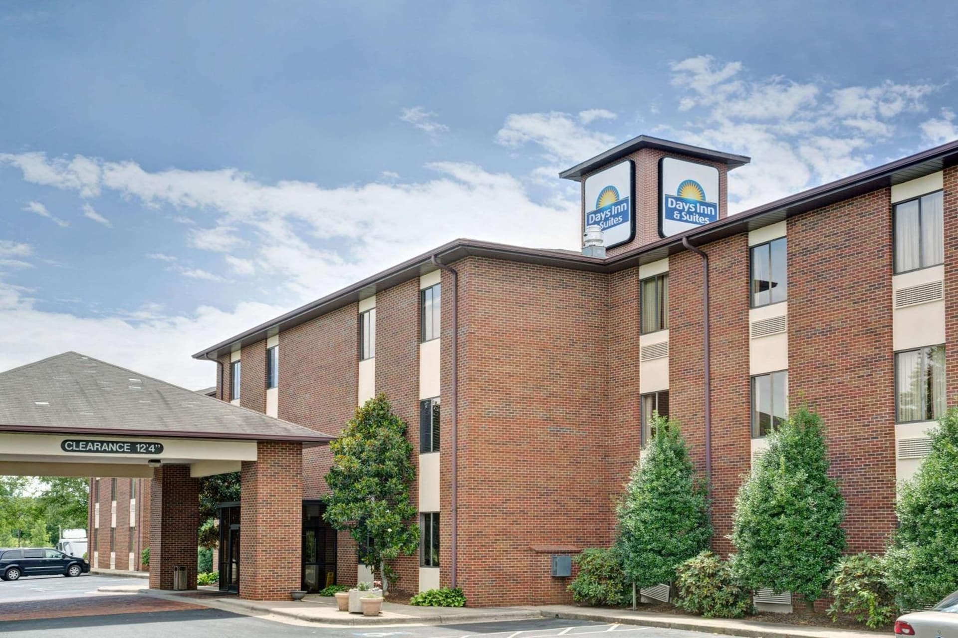 Days Inn & Suites by Wyndham Hickory — hotel in Hickory, North Carolina