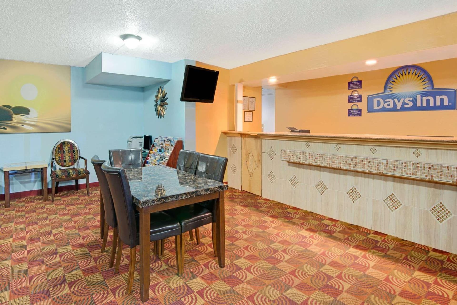 Days Inn by Wyndham Independence interior in Independence, MO — gallery photo 2