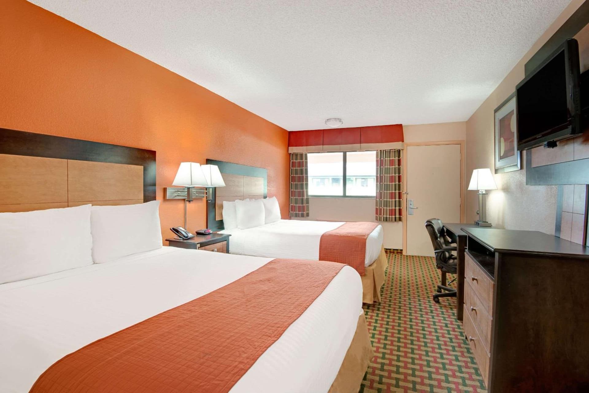 Days Inn by Wyndham Independence interior in Independence, MO — gallery photo 2