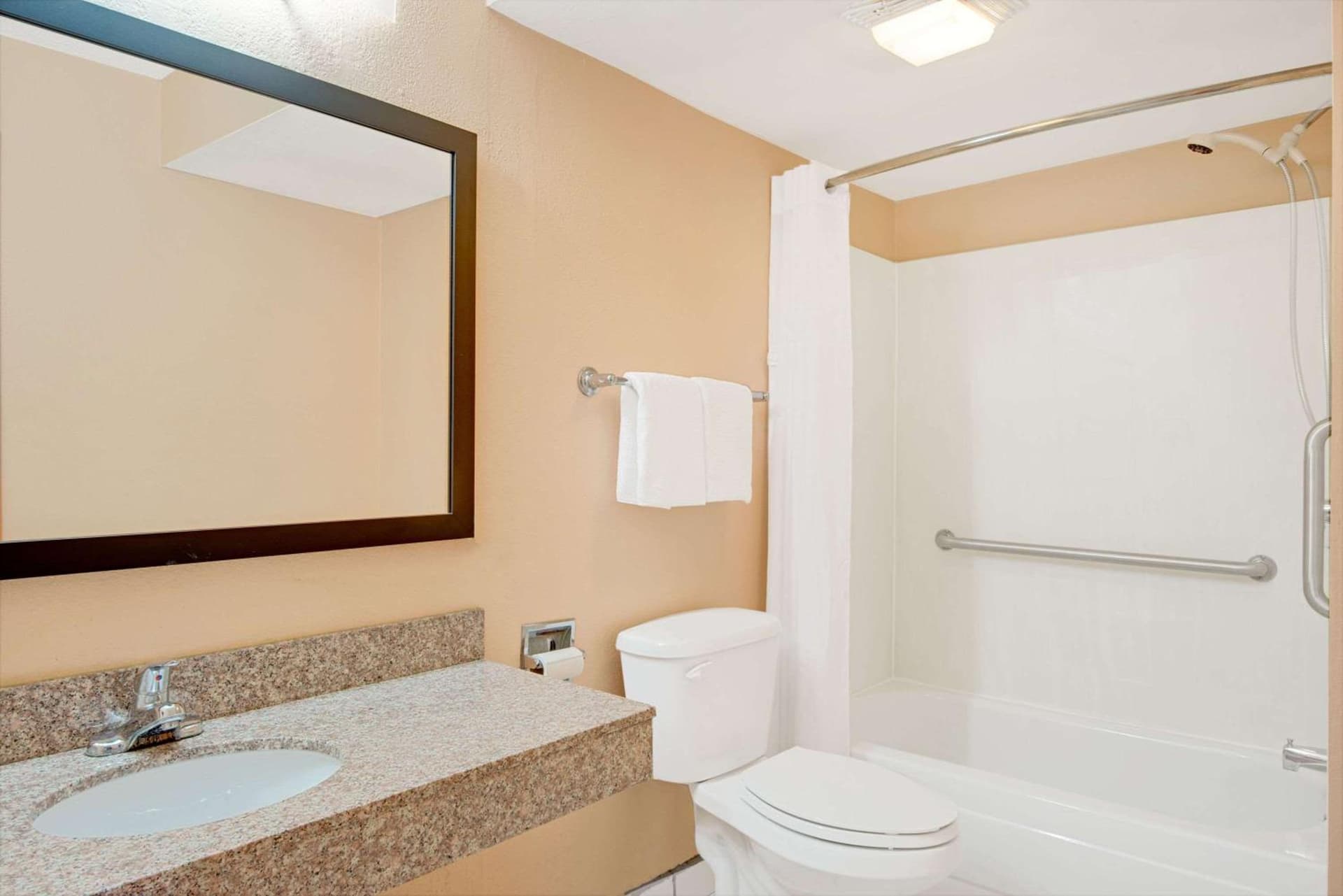 Days Inn by Wyndham Independence gallery photo in Independence, MO — image 5