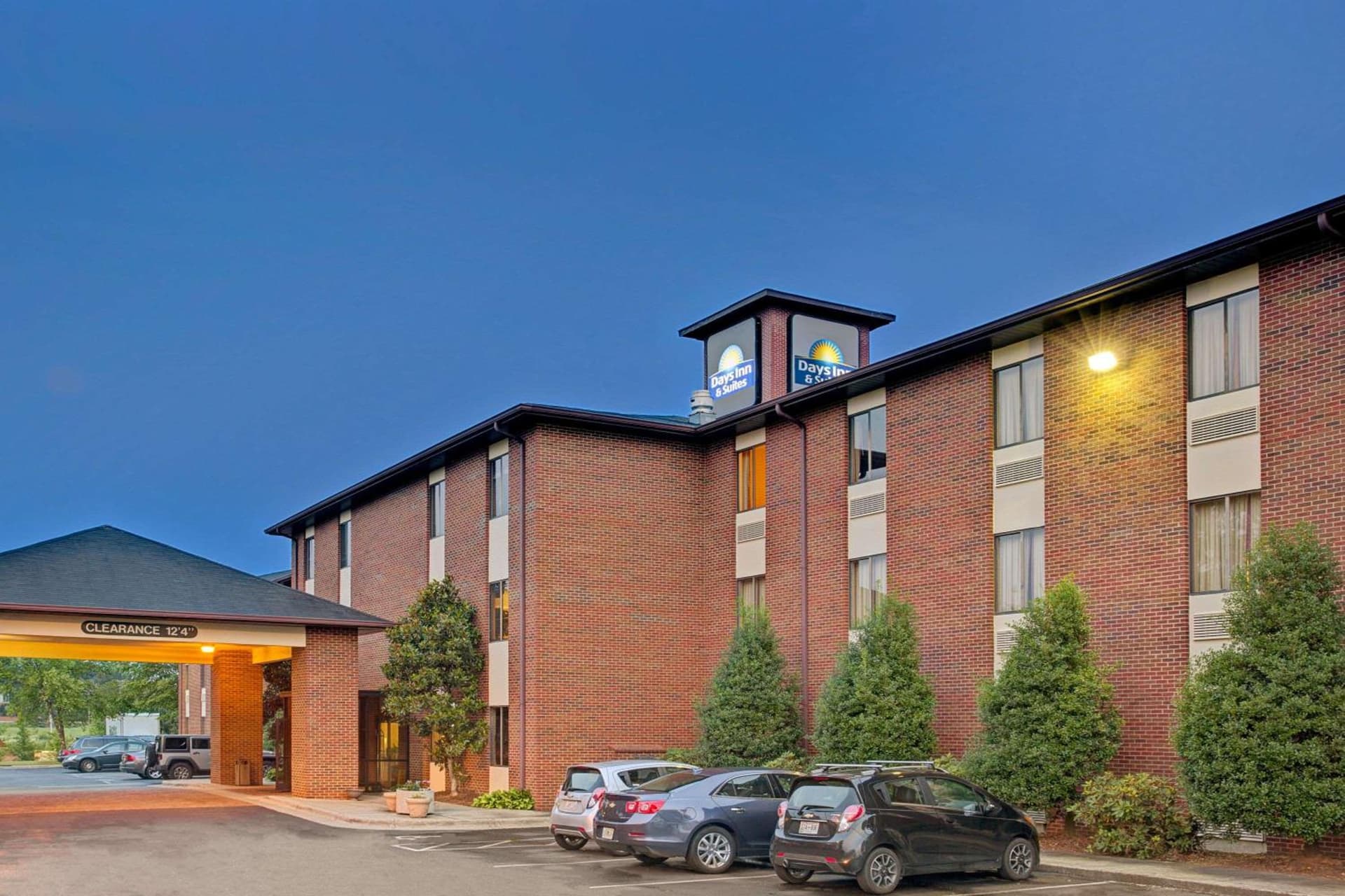 Days Inn & Suites by Wyndham Hickory interior in Hickory, NC — gallery photo 2