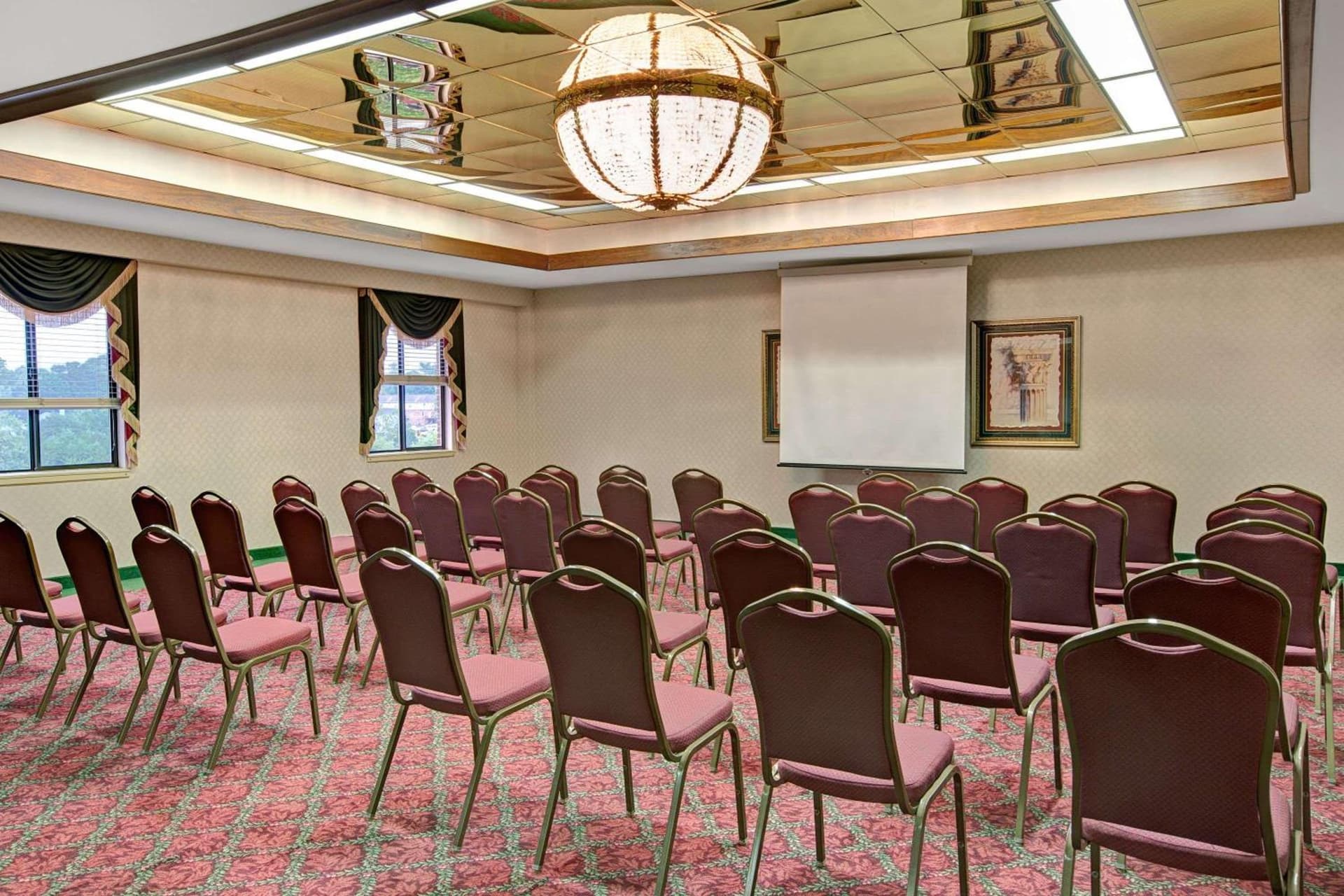 Days Inn & Suites by Wyndham Hickory gallery photo in Hickory, NC — image 11