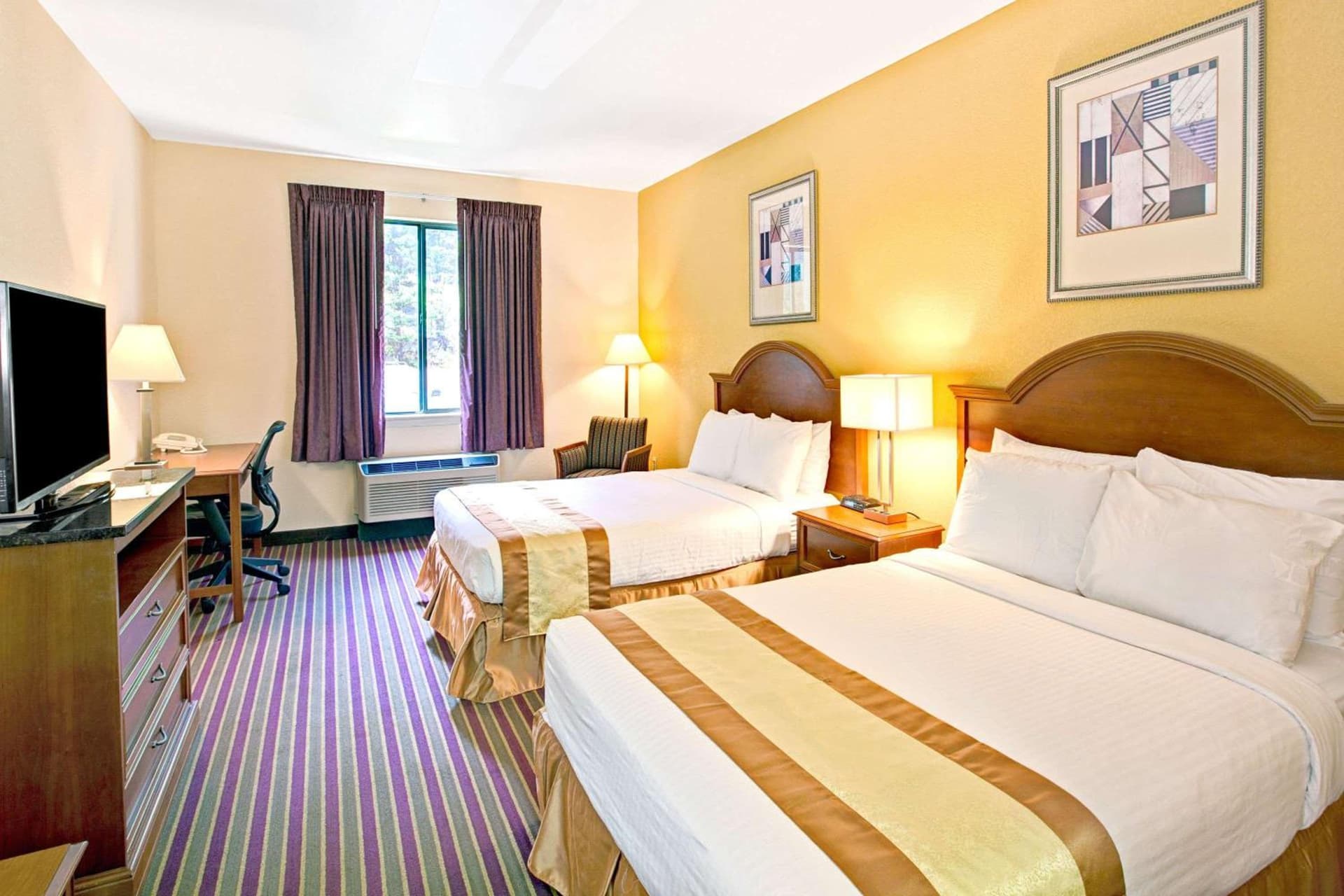 Days Inn & Suites by Wyndham Hickory interior in Hickory, NC — gallery photo 2