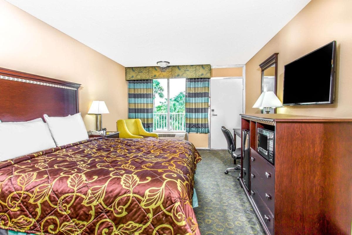 Days Inn by Wyndham Fort Lauderdale Airport Cruise Port gallery photo in Fort Lauderdale, FL — image 6
