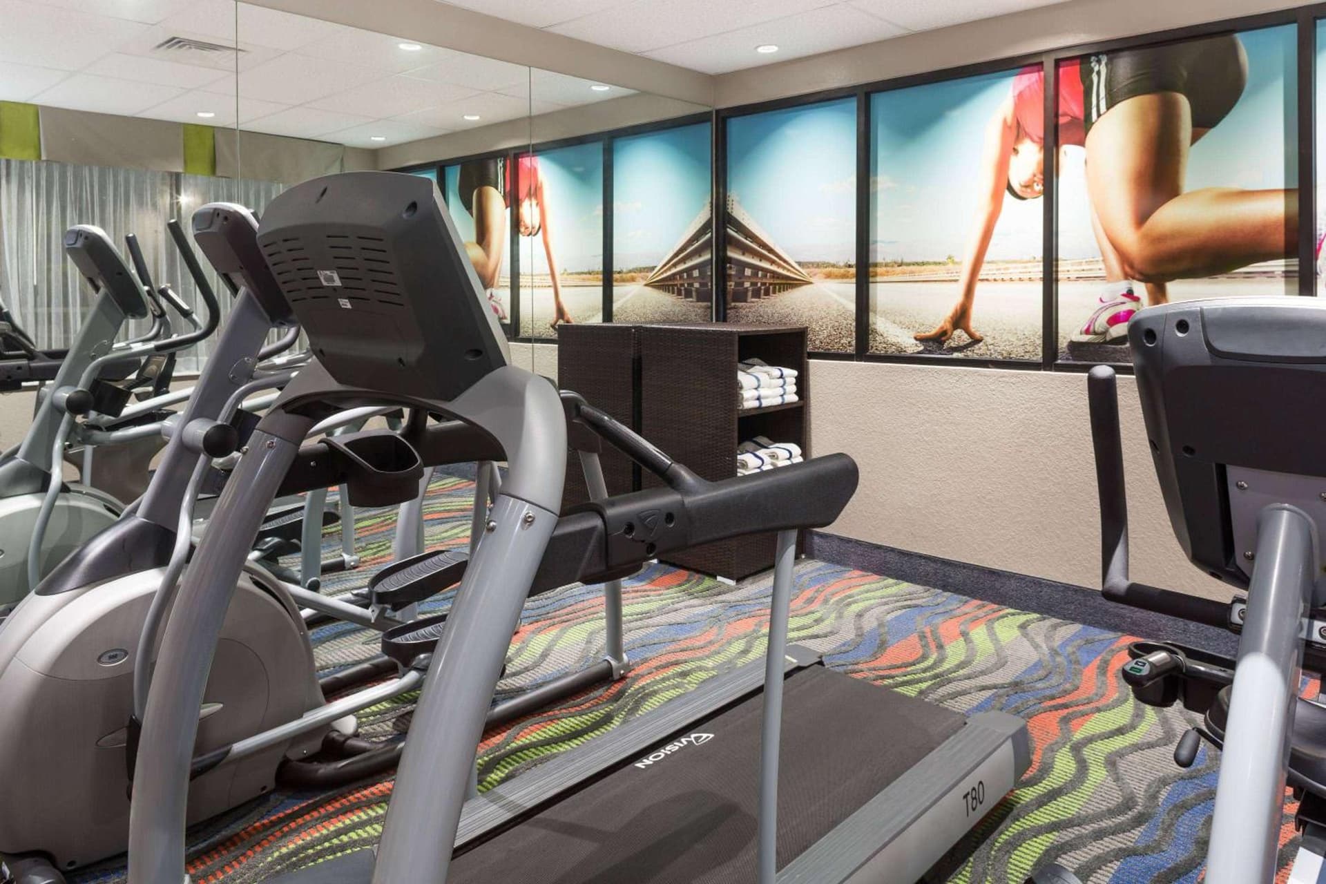 Days Inn & Suites by Wyndham Fort Myers Near JetBlue Park interior in Fort Myers, FL — gallery photo 2