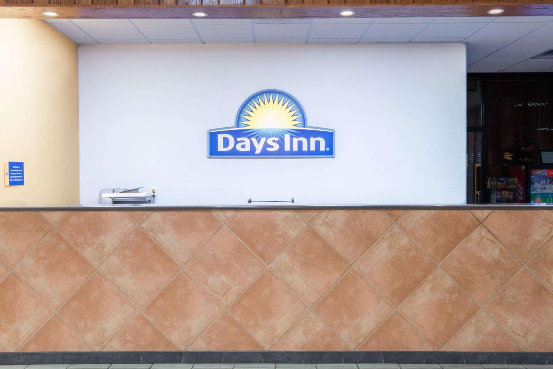 Days Inn by Wyndham Altus interior in Altus, OK — gallery photo 2