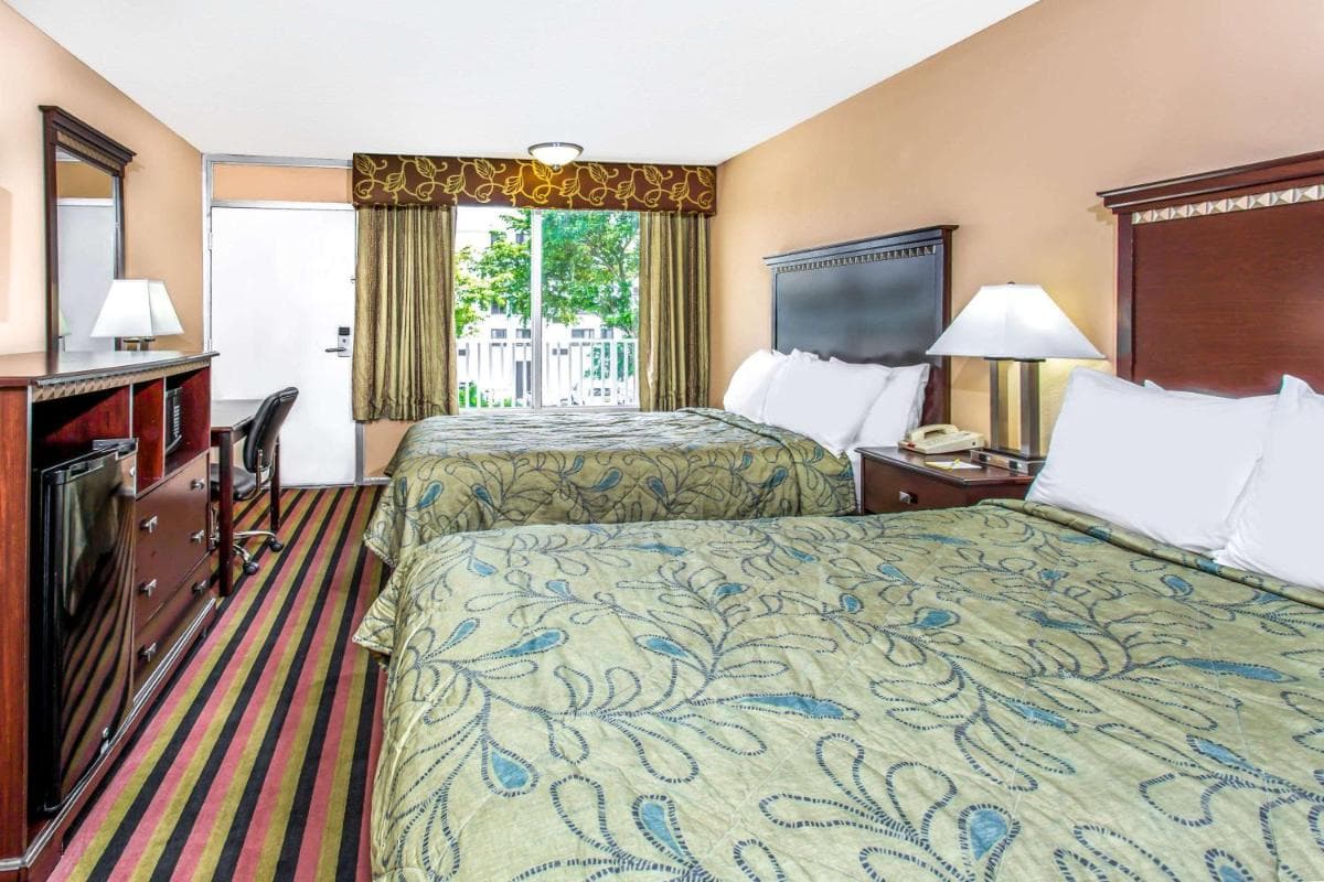 Days Inn by Wyndham Fort Lauderdale Airport Cruise Port gallery photo in Fort Lauderdale, FL — image 12