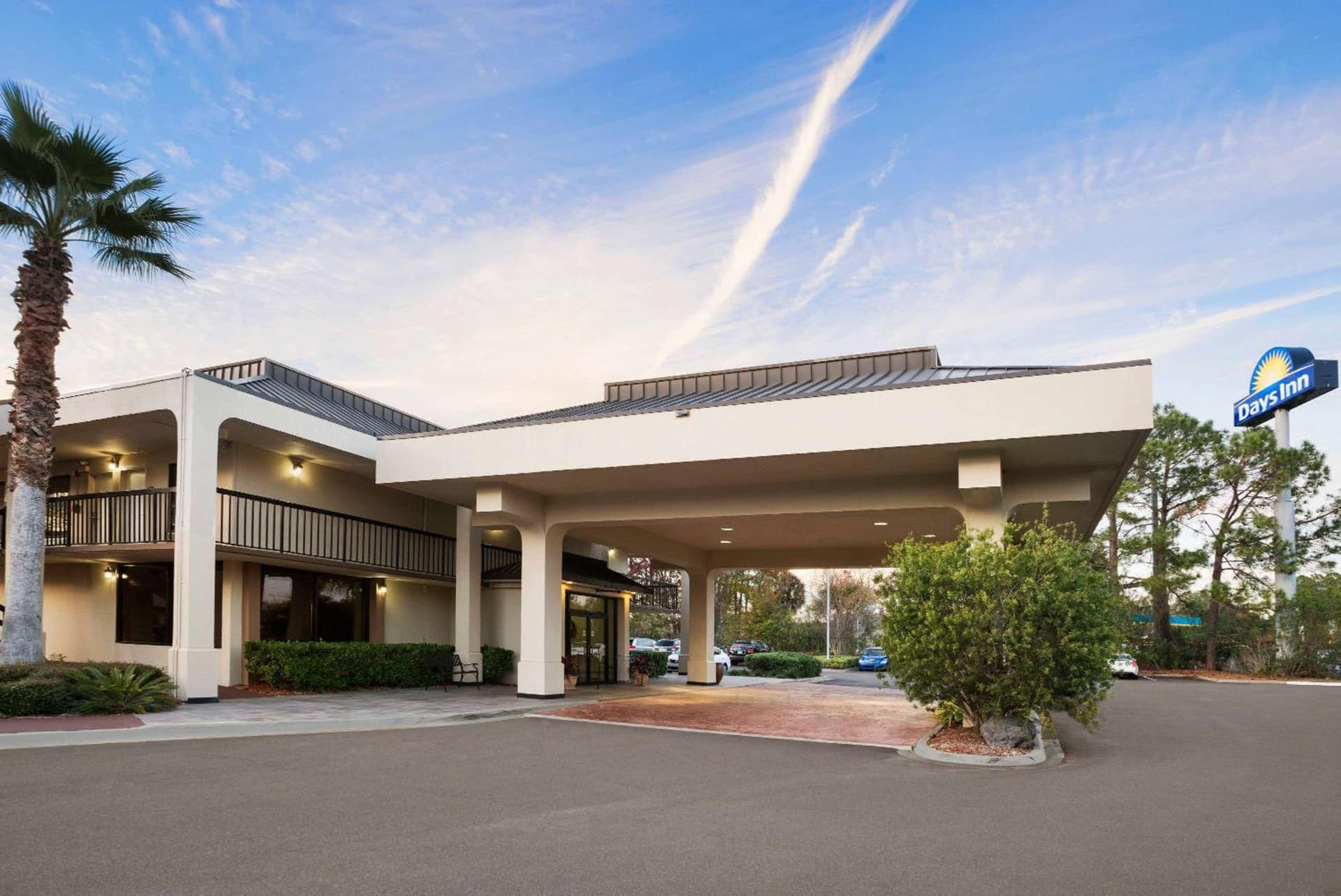 Days Inn by Wyndham Jacksonville Airport interior in Jacksonville, FL — gallery photo 2