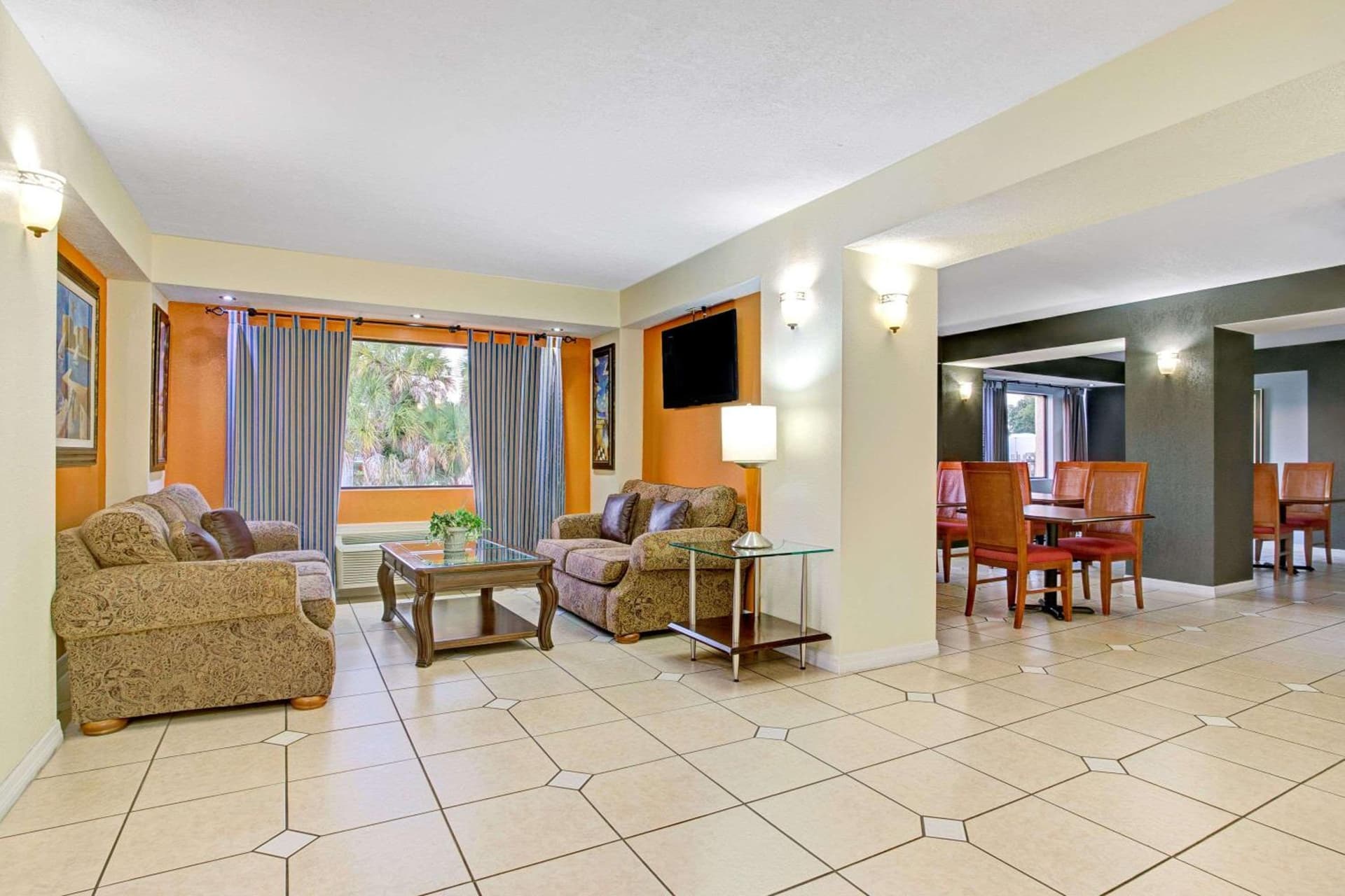 Days Inn & Suites by Wyndham Tampa Fairground-Casino-Ybor property views in Tampa, FL — gallery photo 3