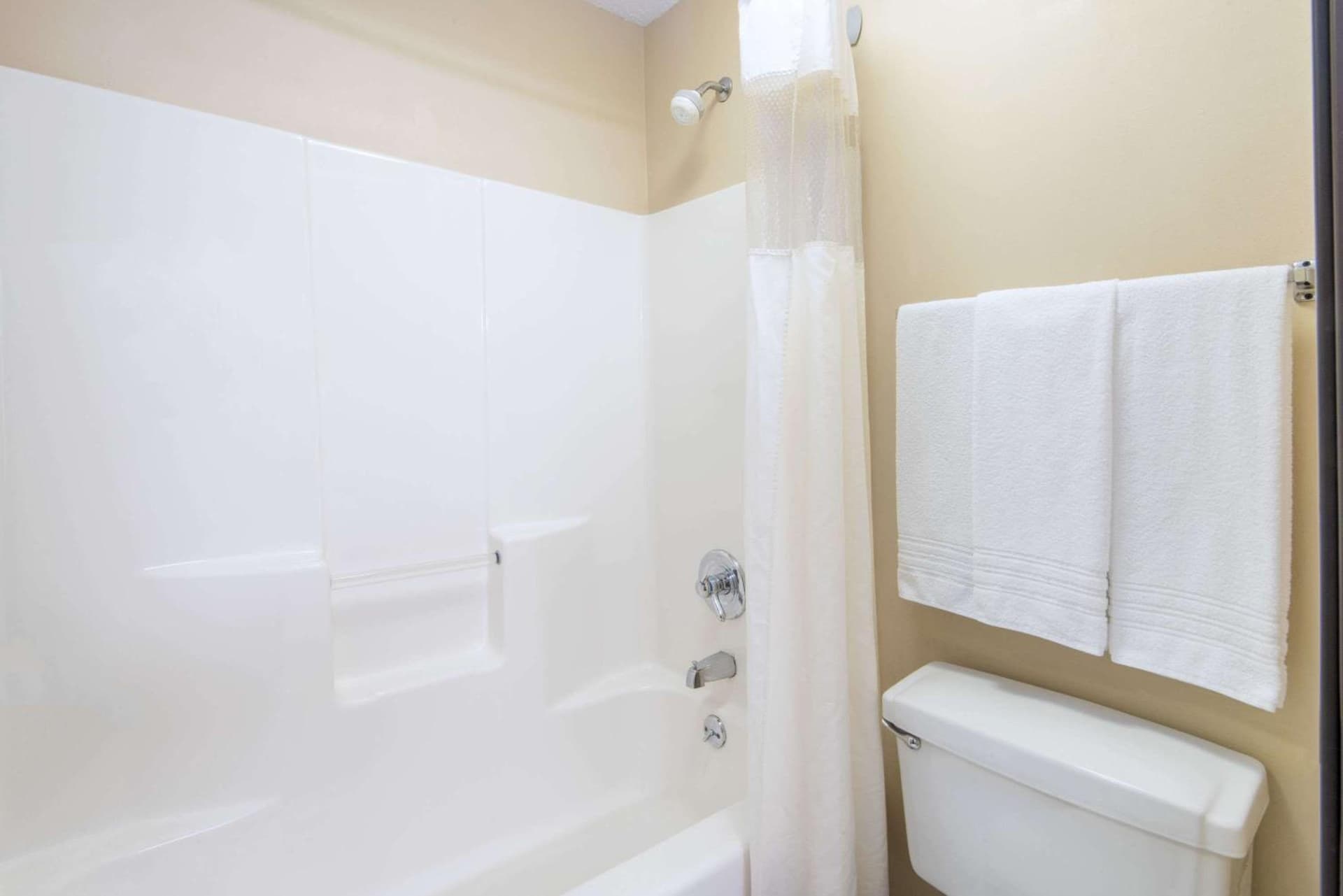 Days Inn by Wyndham Wooster gallery photo in Wooster, OH — image 38