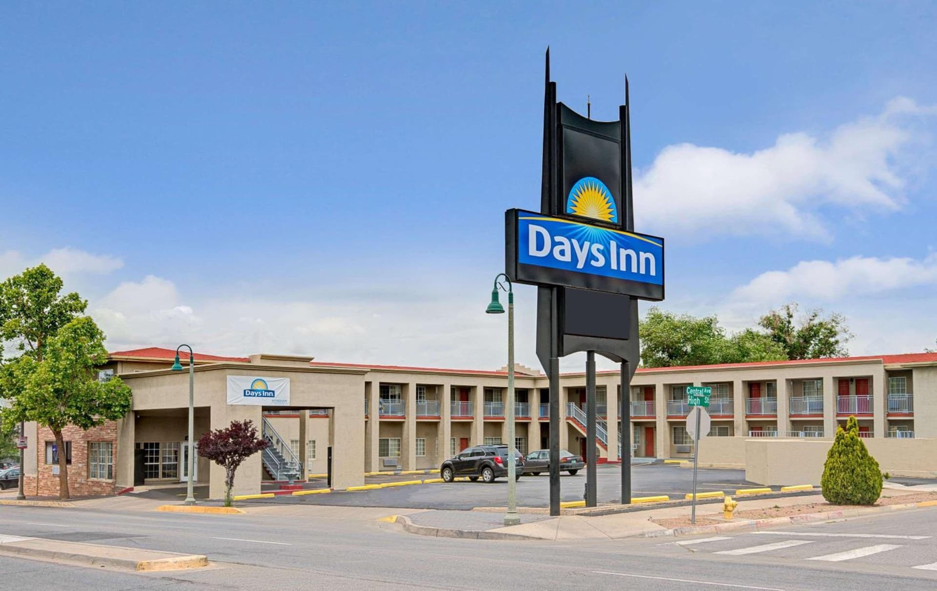 Days Inn by Wyndham Albuquerque Downtown interior in Albuquerque, NM — gallery photo 2