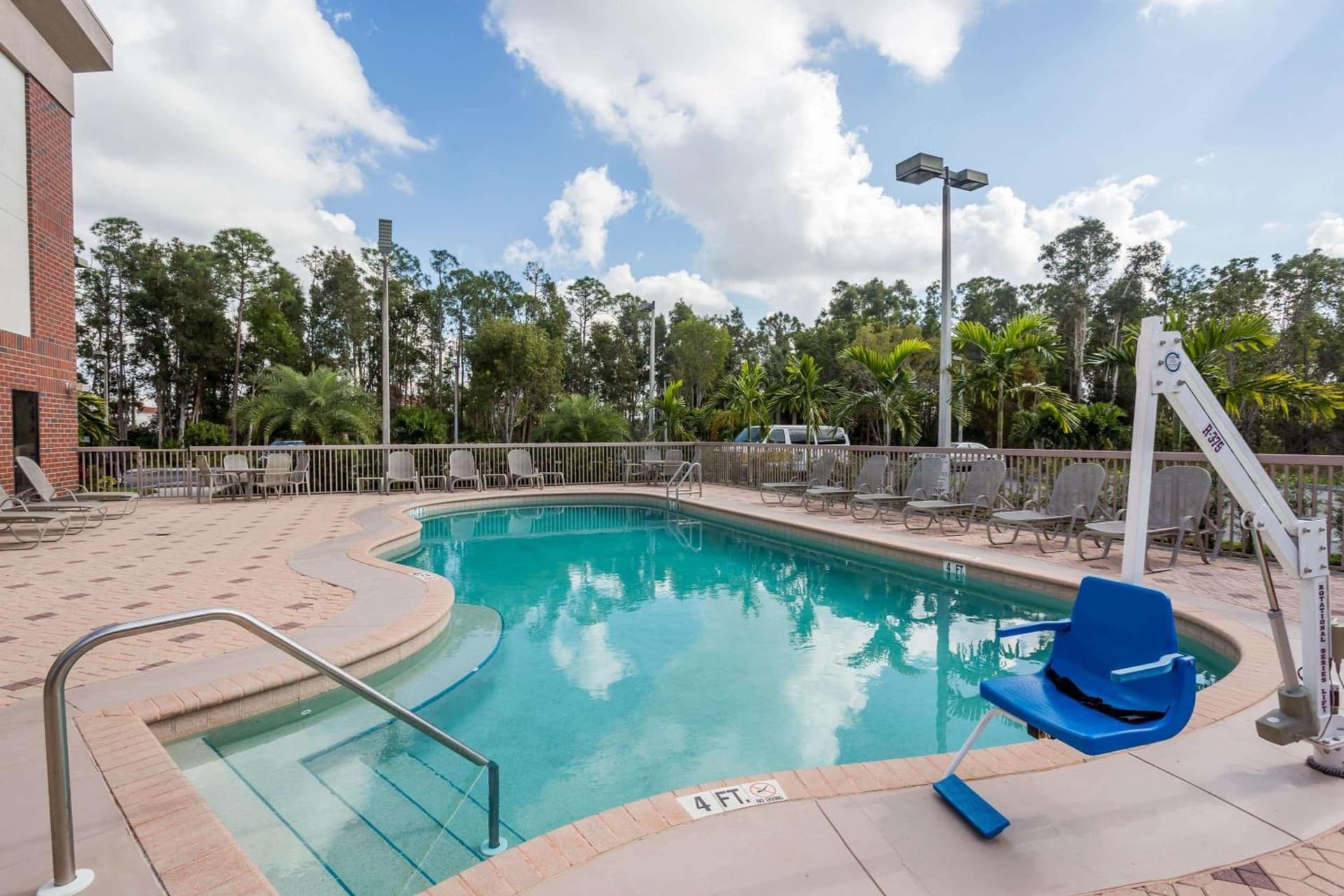 Days Inn & Suites by Wyndham Fort Myers Near JetBlue Park gallery photo in Fort Myers, FL — image 24
