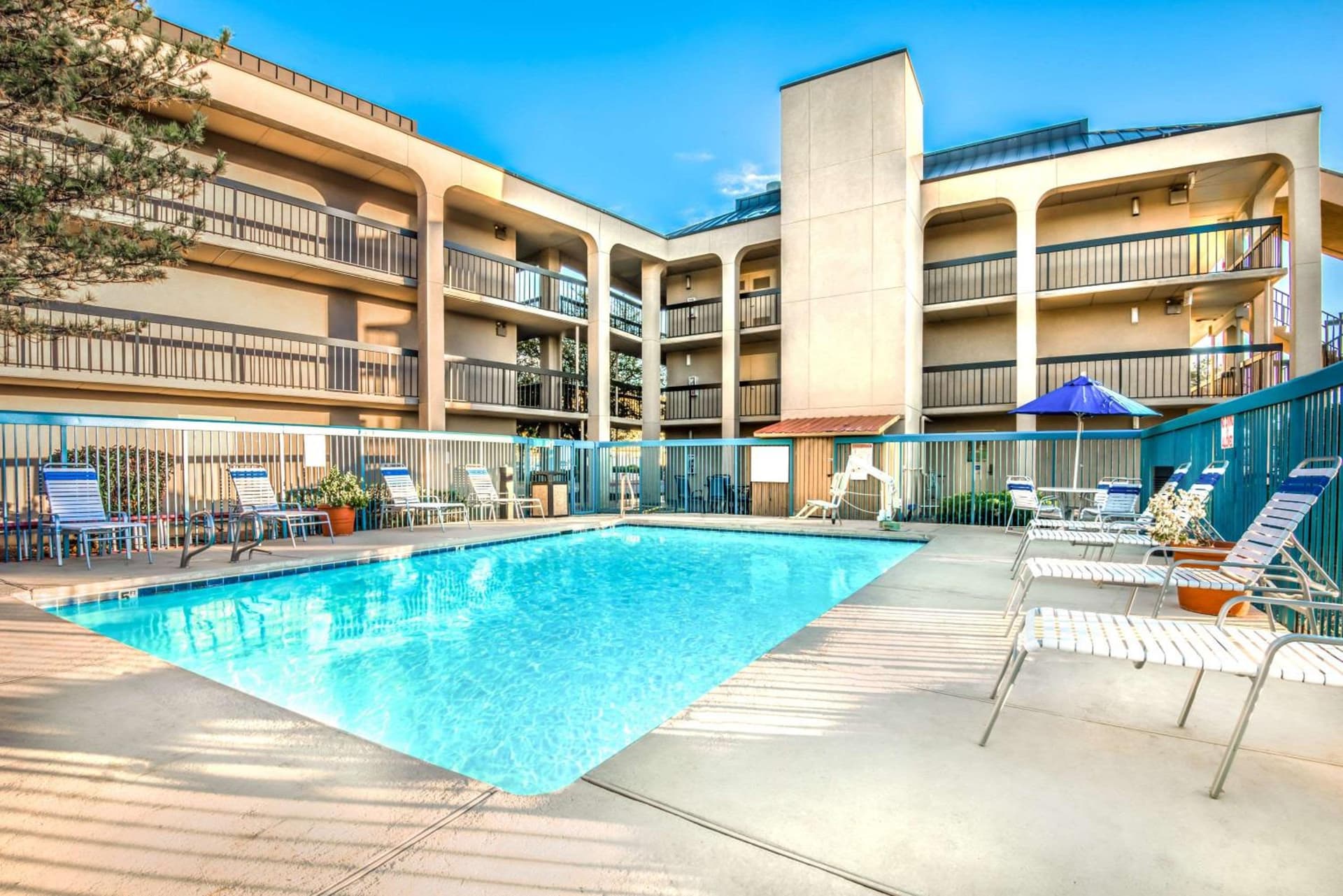 Days Inn & Suites by Wyndham Albuquerque North property views in Albuquerque, NM — gallery photo 3