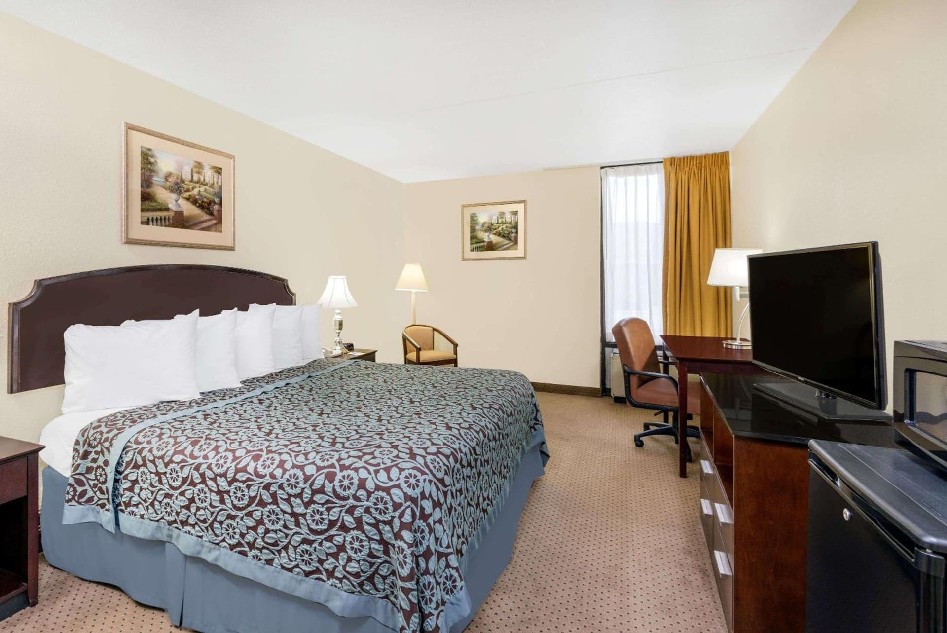 Days Inn by Wyndham Indianapolis Northeast interior in Indianapolis, IN — gallery photo 2
