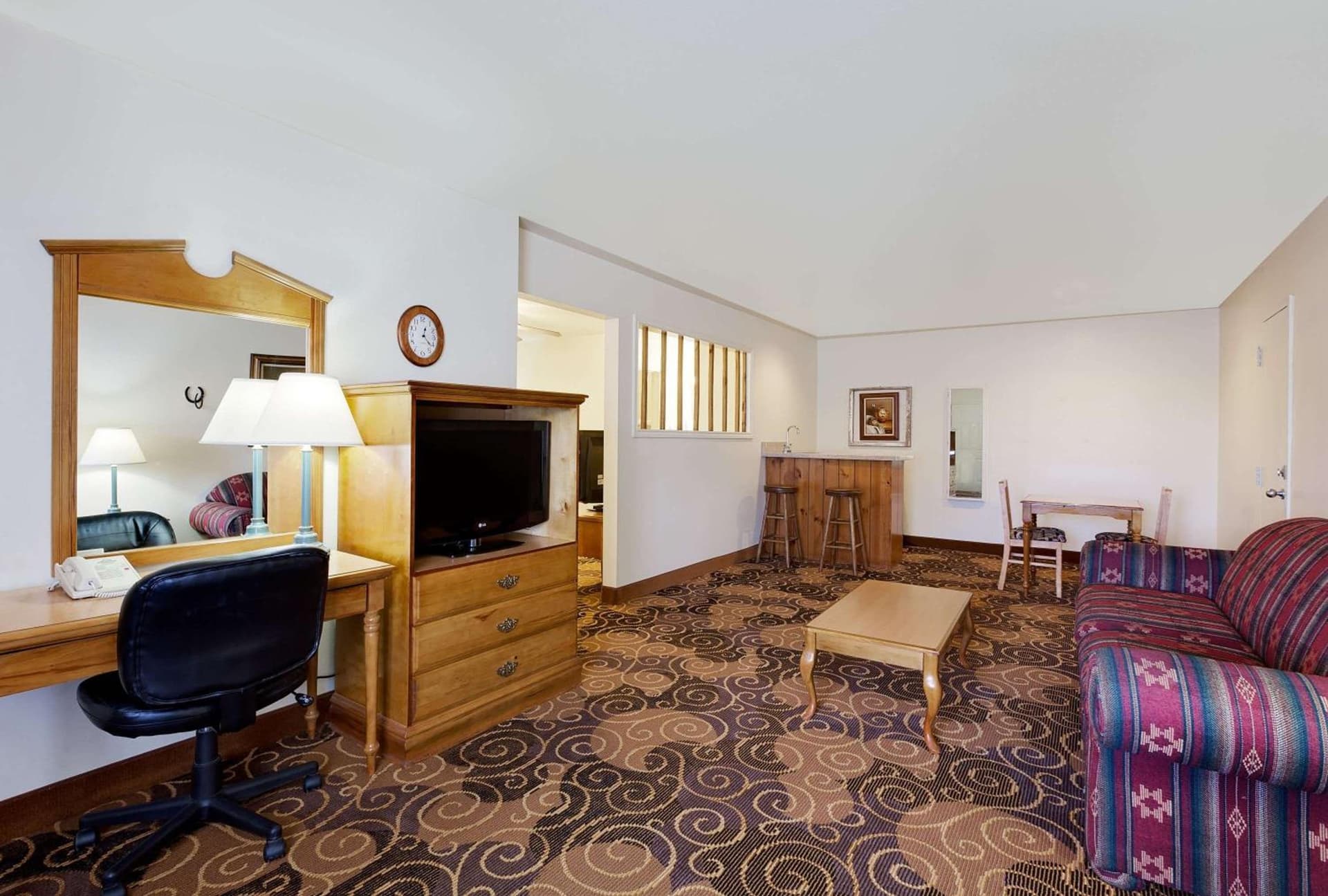 Days Inn by Wyndham San Angelo interior in San Angelo, TX — gallery photo 2