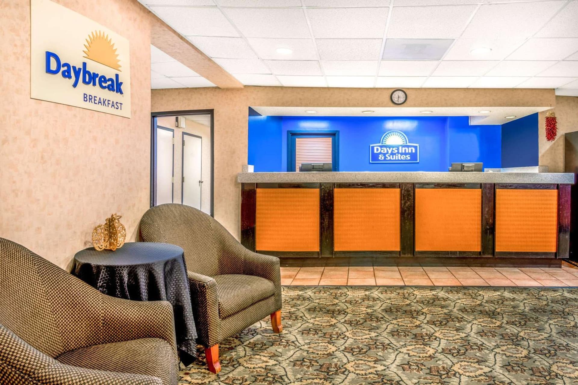 Days Inn & Suites by Wyndham Albuquerque North interior in Albuquerque, NM — gallery photo 2