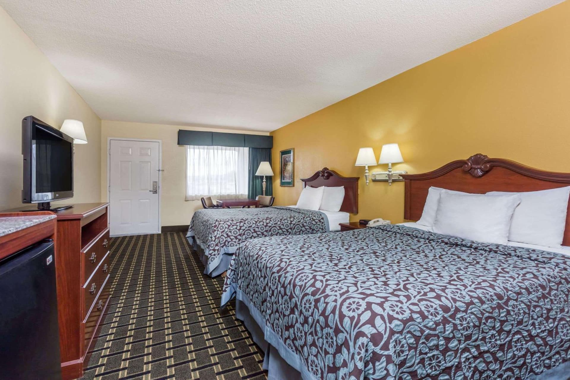Days Inn & Suites by Wyndham Warner Robins Near Robins AFB gallery photo in Warner Robins, GA — image 17